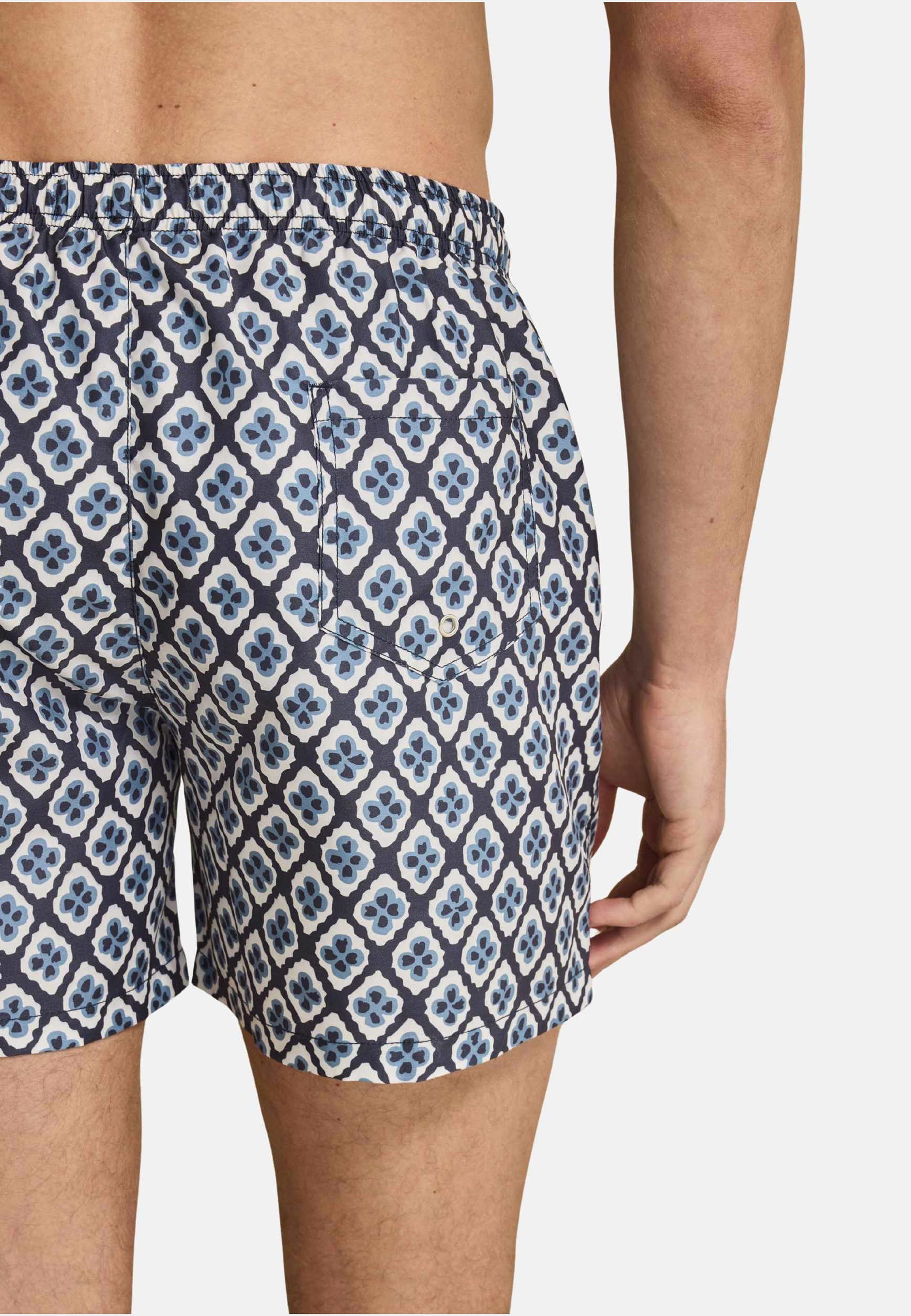 Flower Printed Swim Shorts (florian), från John Henric, i färgen blue. Klicka för att öppna bilden i stort format