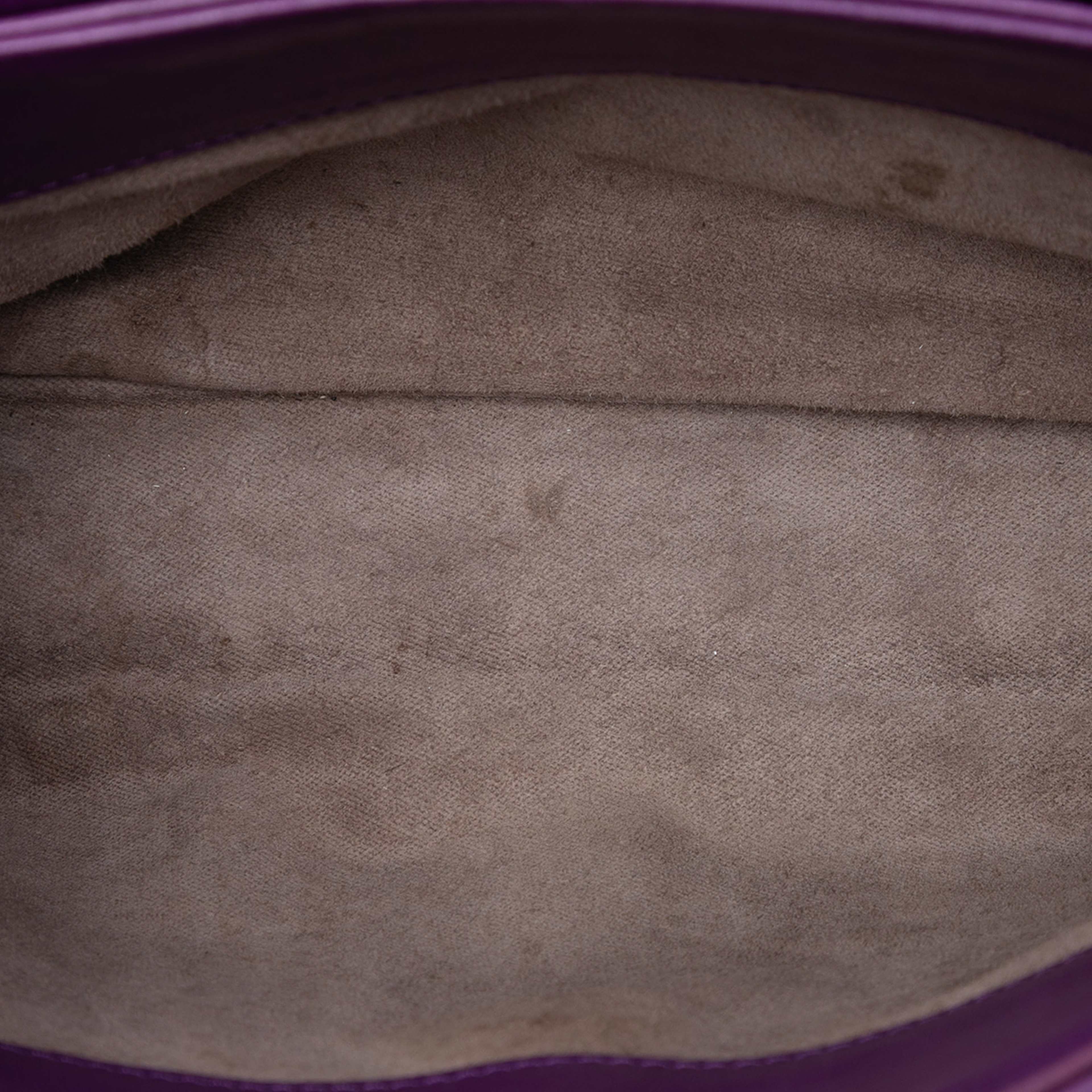 Bottega Veneta Small Nappa Intrecciato Olimpia Shoulder Bag, från Luxclusif, i färgen dark purple. Klicka för att öppna bilden i stort format