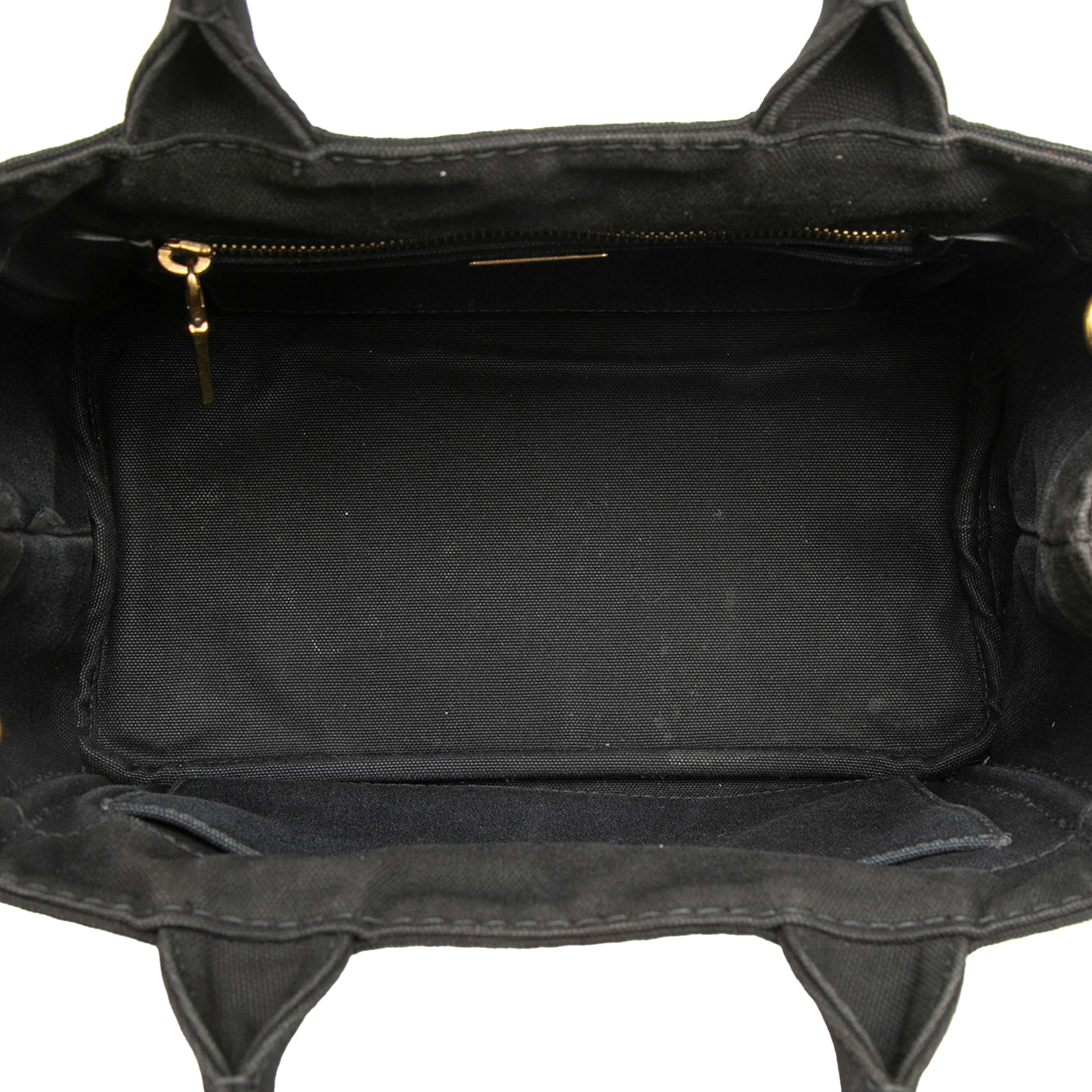 Prada Small Canvas Canapa Logo Satchel, från Luxclusif, i färgen black. Klicka för att öppna bilden i stort format