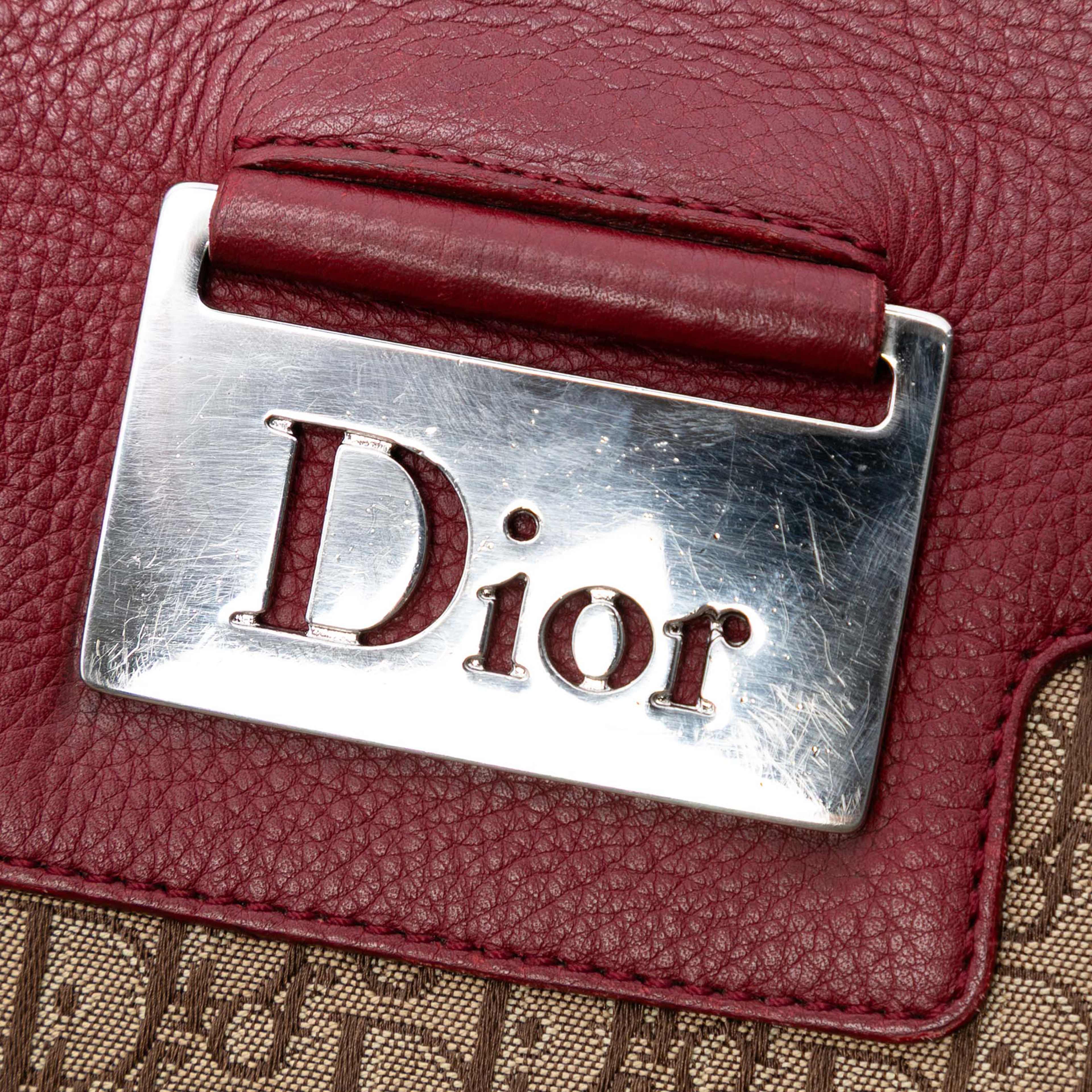 Dior Diorissimo Trotter Canvas Street Chic Crossbody, från Luxclusif, i färgen beige. Klicka för att öppna bilden i stort format