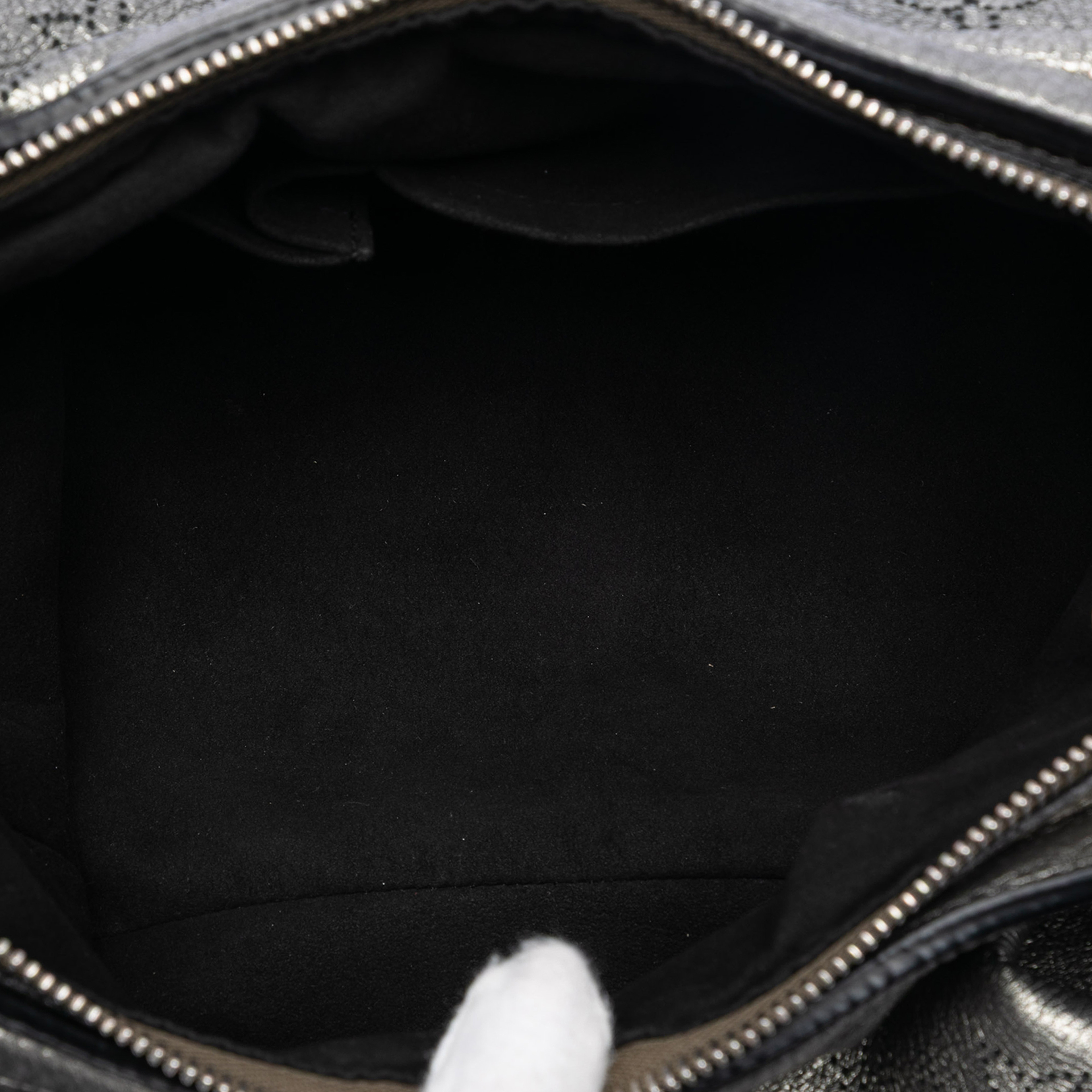 Louis Vuitton Monogram Mahina Xs, från Luxclusif, i färgen silver. Klicka för att öppna bilden i stort format