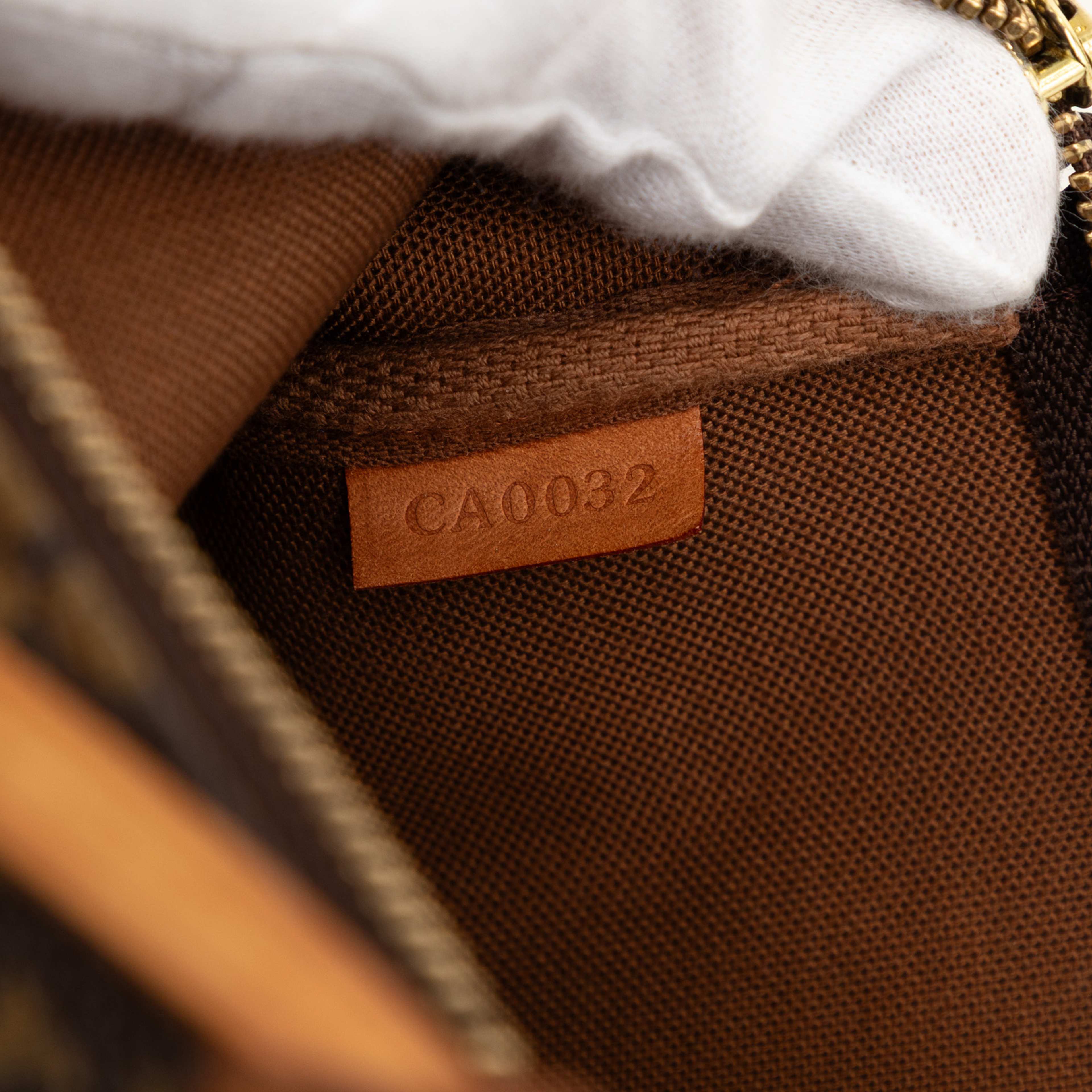 Louis Vuitton Monogram Mat Stockton, från Luxclusif, i färgen brun. Klicka för att öppna bilden i stort format