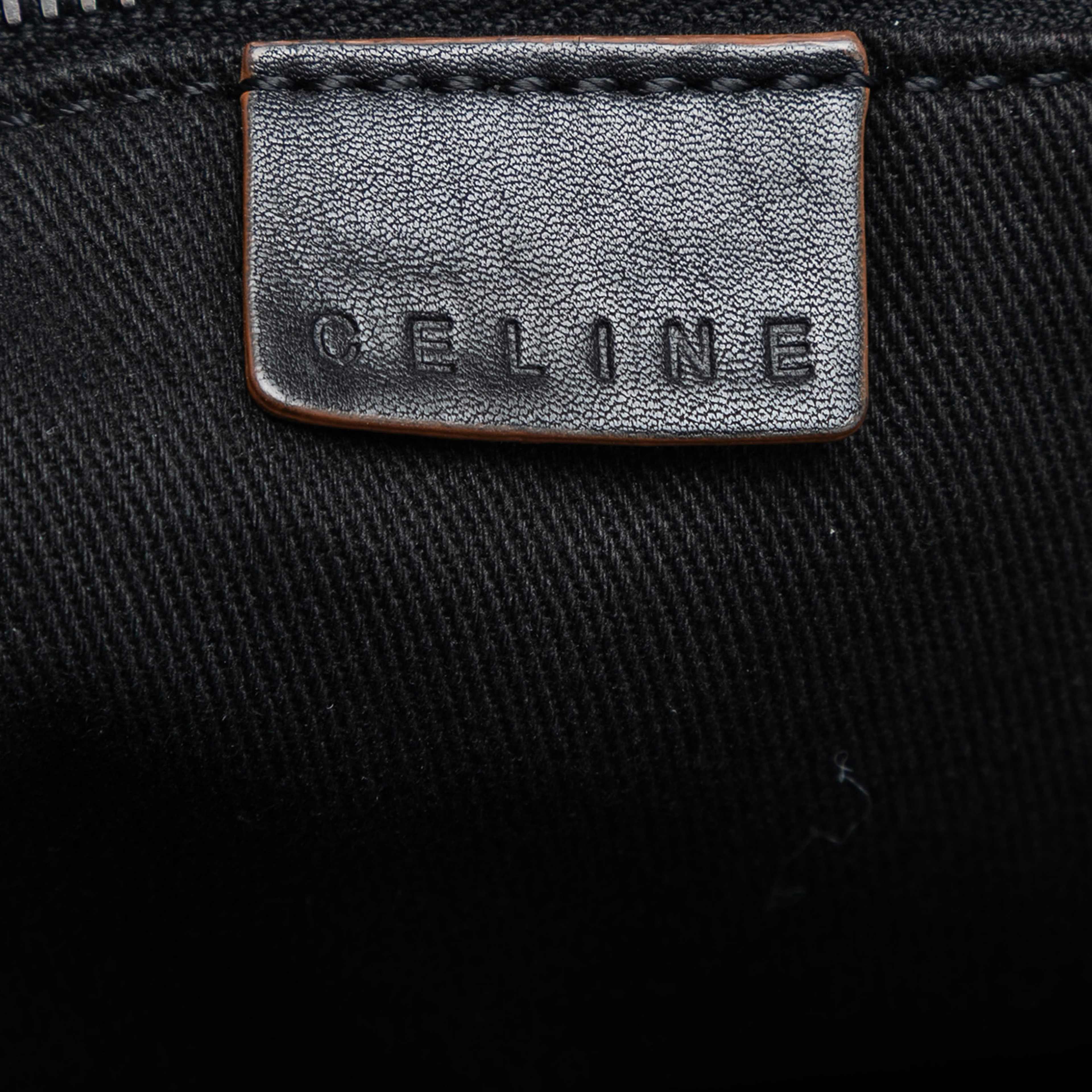 Celine Macadam Canvas Tote, från Luxclusif, i färgen black. Klicka för att öppna bilden i stort format