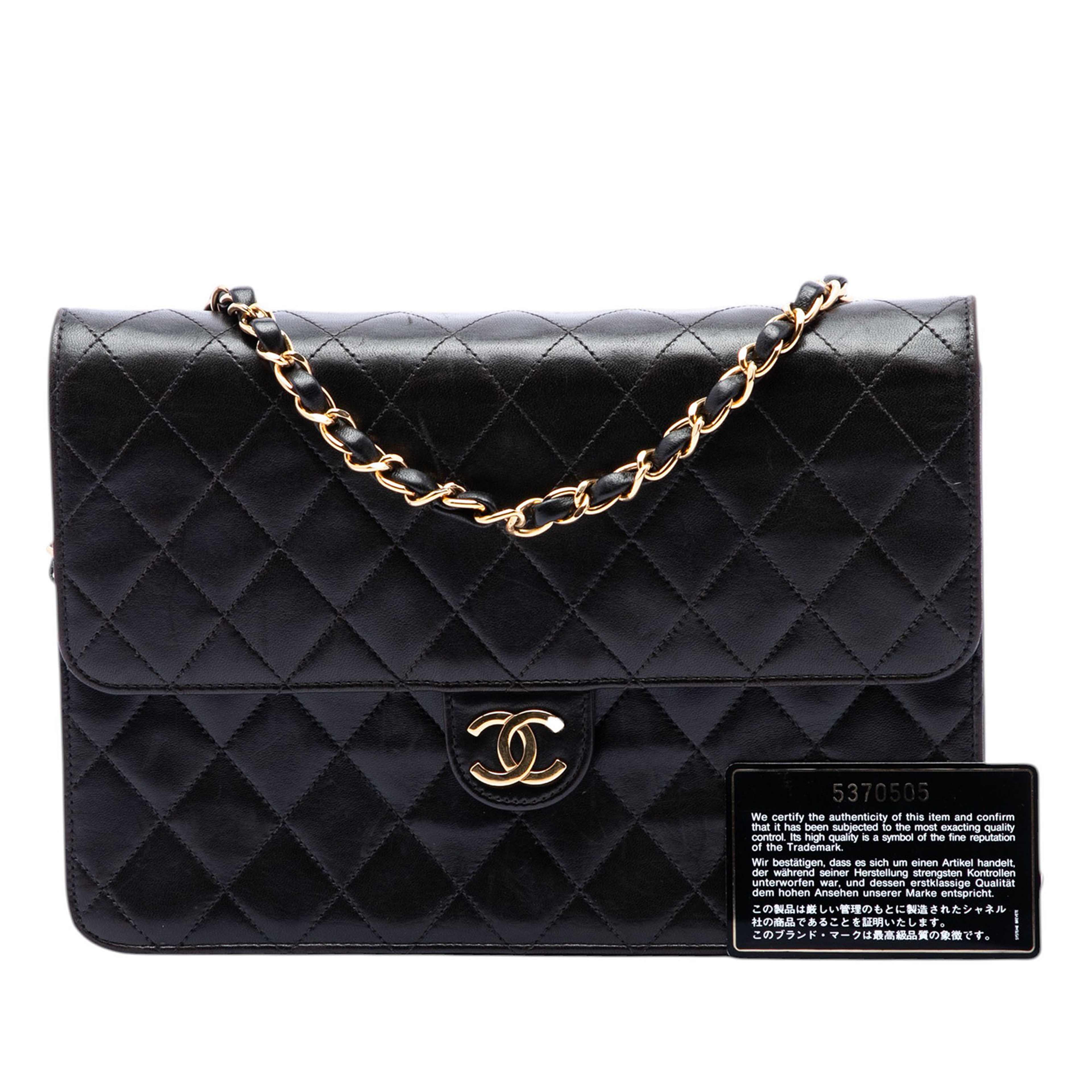 Chanel Medium Cc Quilted Lambskin Single Flap, från Luxclusif, i färgen svart. Klicka för att öppna bilden i stort format