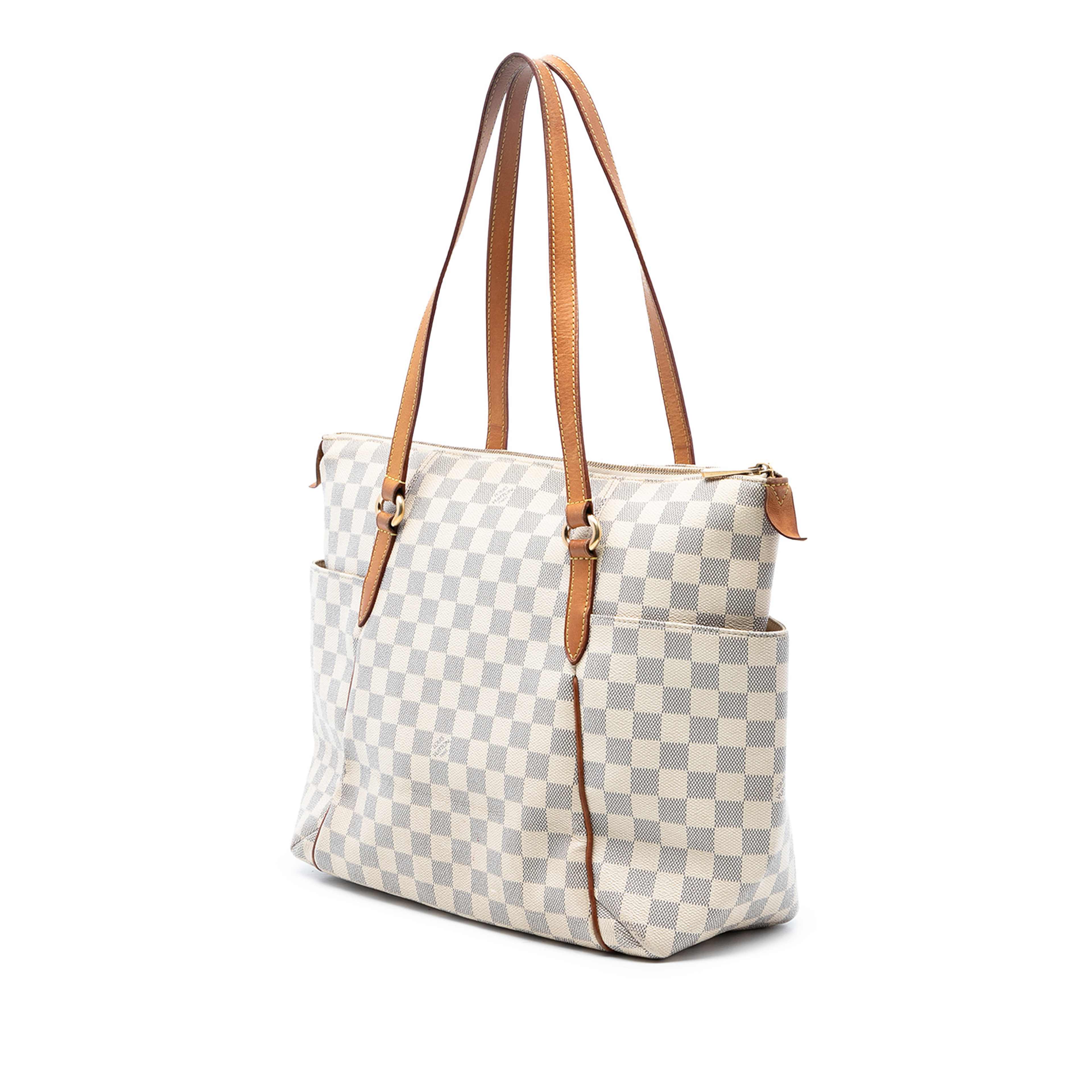 Louis Vuitton Damier Azur Totally Mm, från Luxclusif, i färgen vit. Klicka för att öppna bilden i stort format