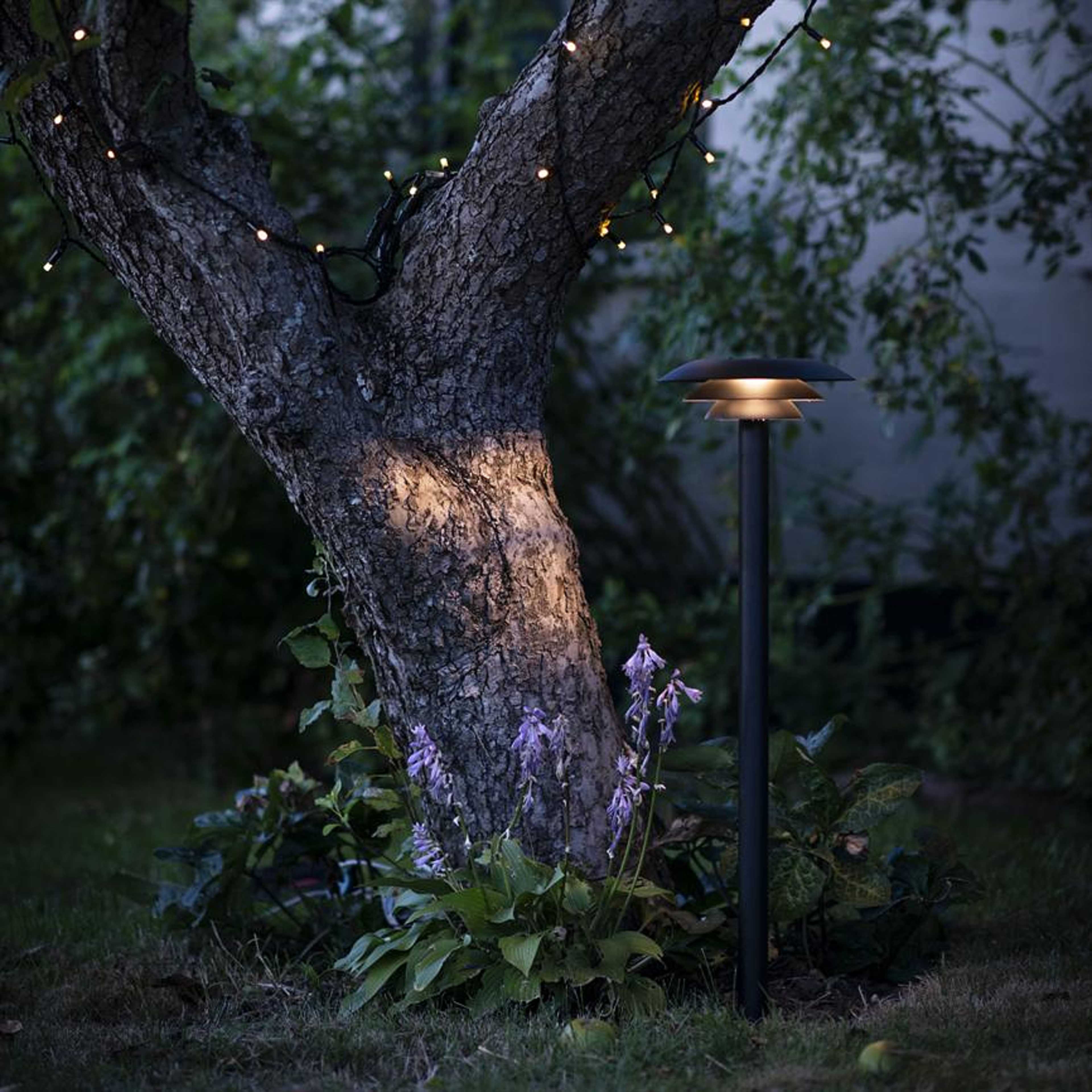 Dl25 Path Lamp, från Dyberg Larsen, i färgen black. Klicka för att öppna bilden i stort format