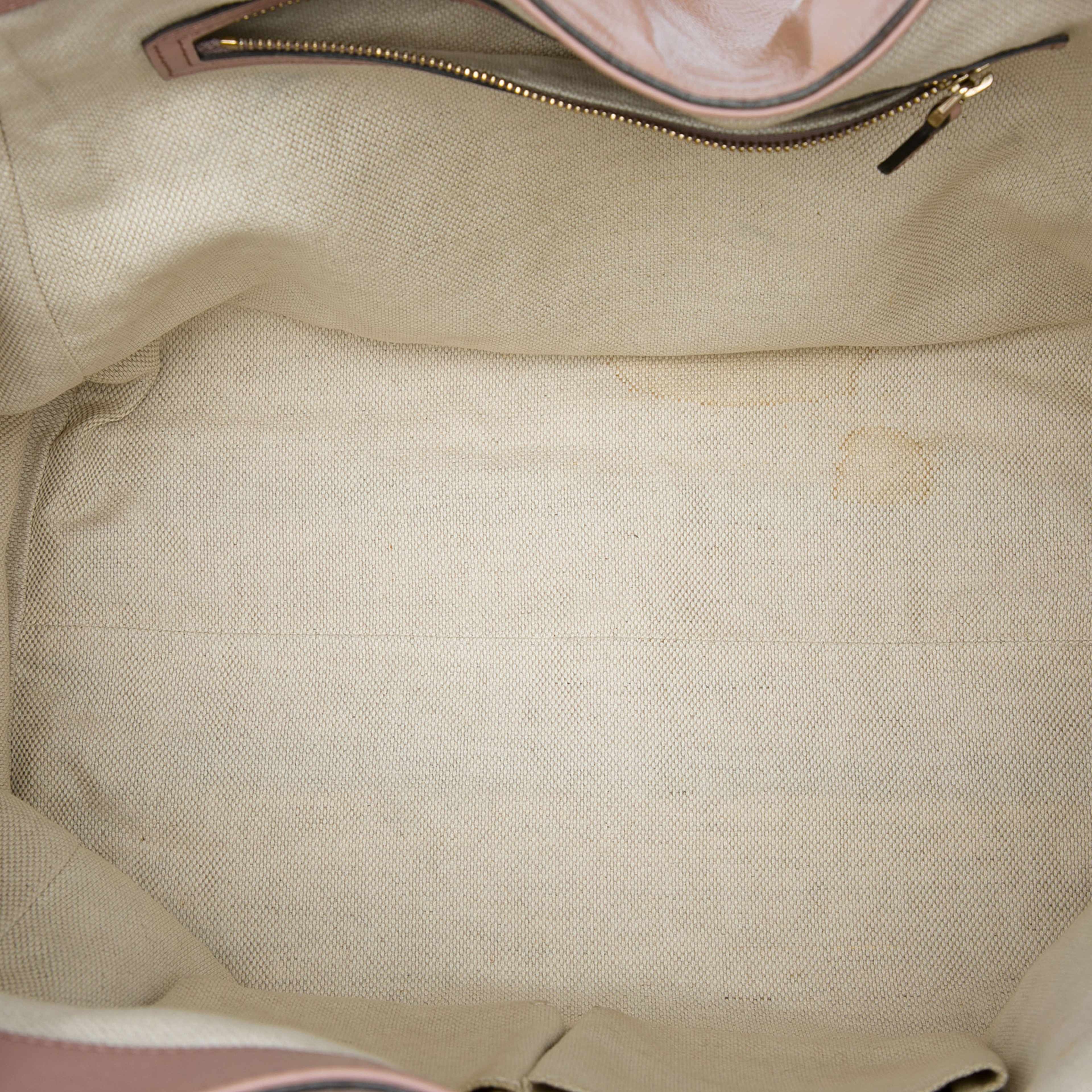 Gucci Medium Patent Soho Cellarius Tote, från Luxclusif, i färgen brun. Klicka för att öppna bilden i stort format