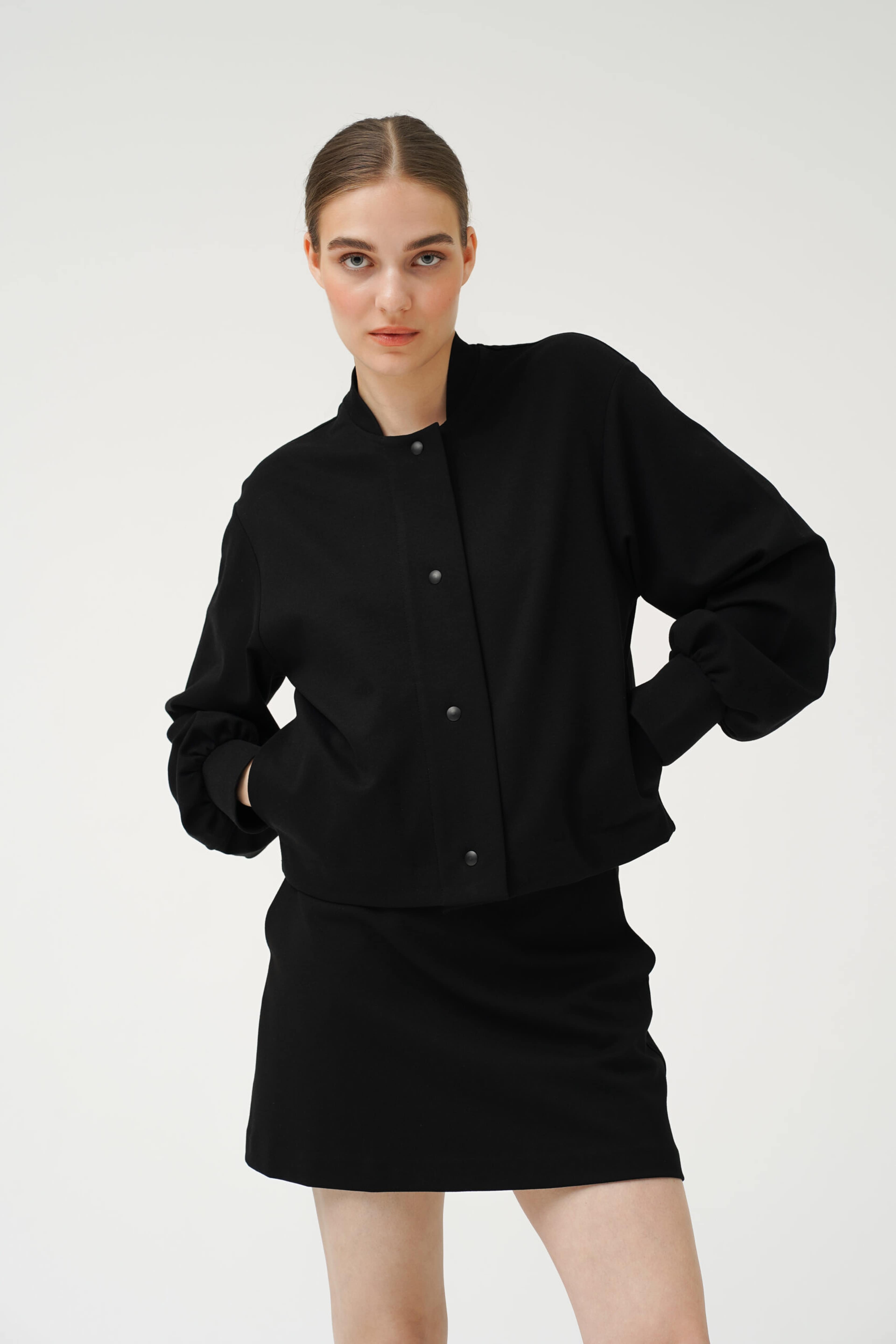 Canan Jacket - Black, från Residus, i färgen black. Klicka för att öppna bilden i stort format