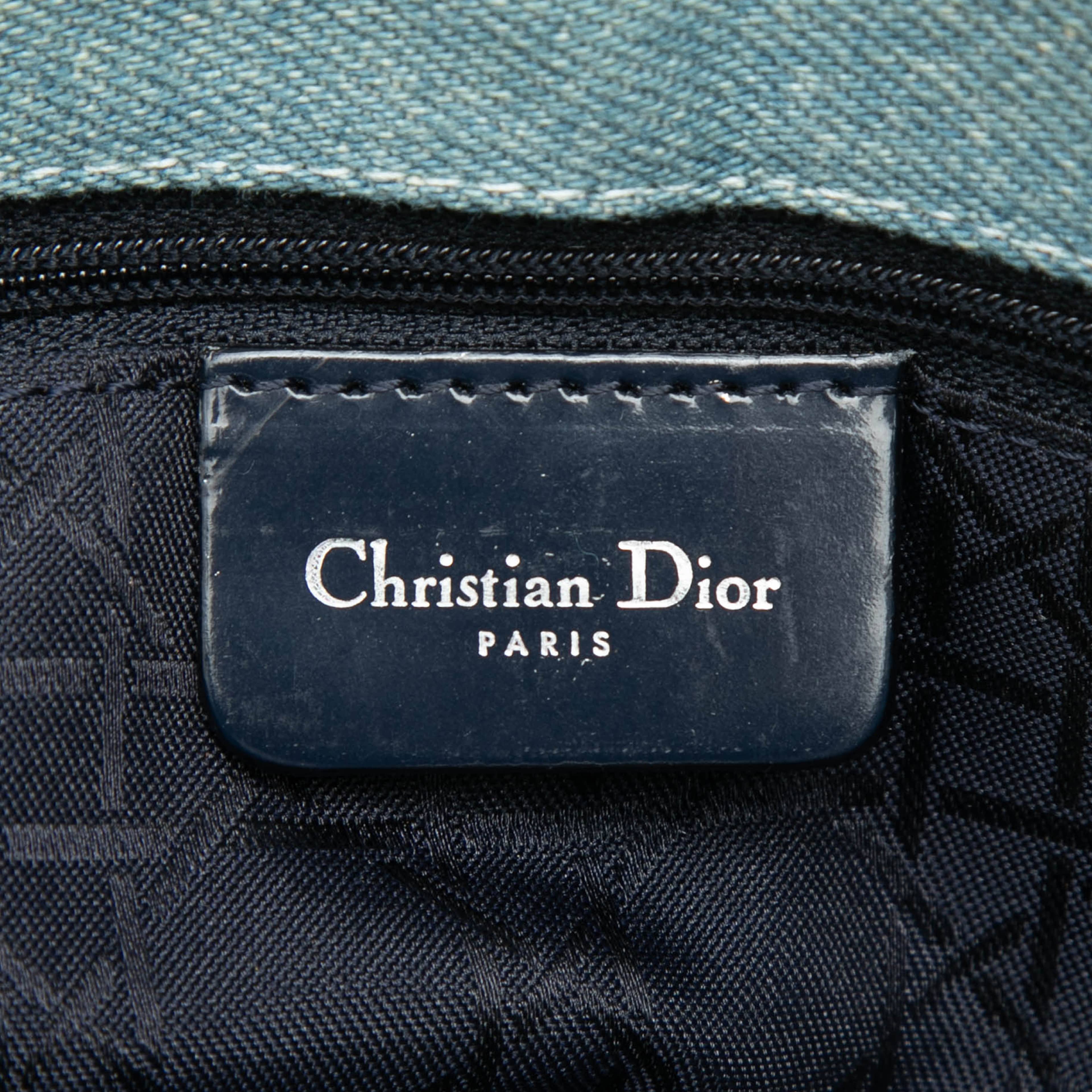 Dior Large Denim Cannage Acrylic Handles Lady Dior, från Luxclusif, i färgen light blue. Klicka för att öppna bilden i stort format
