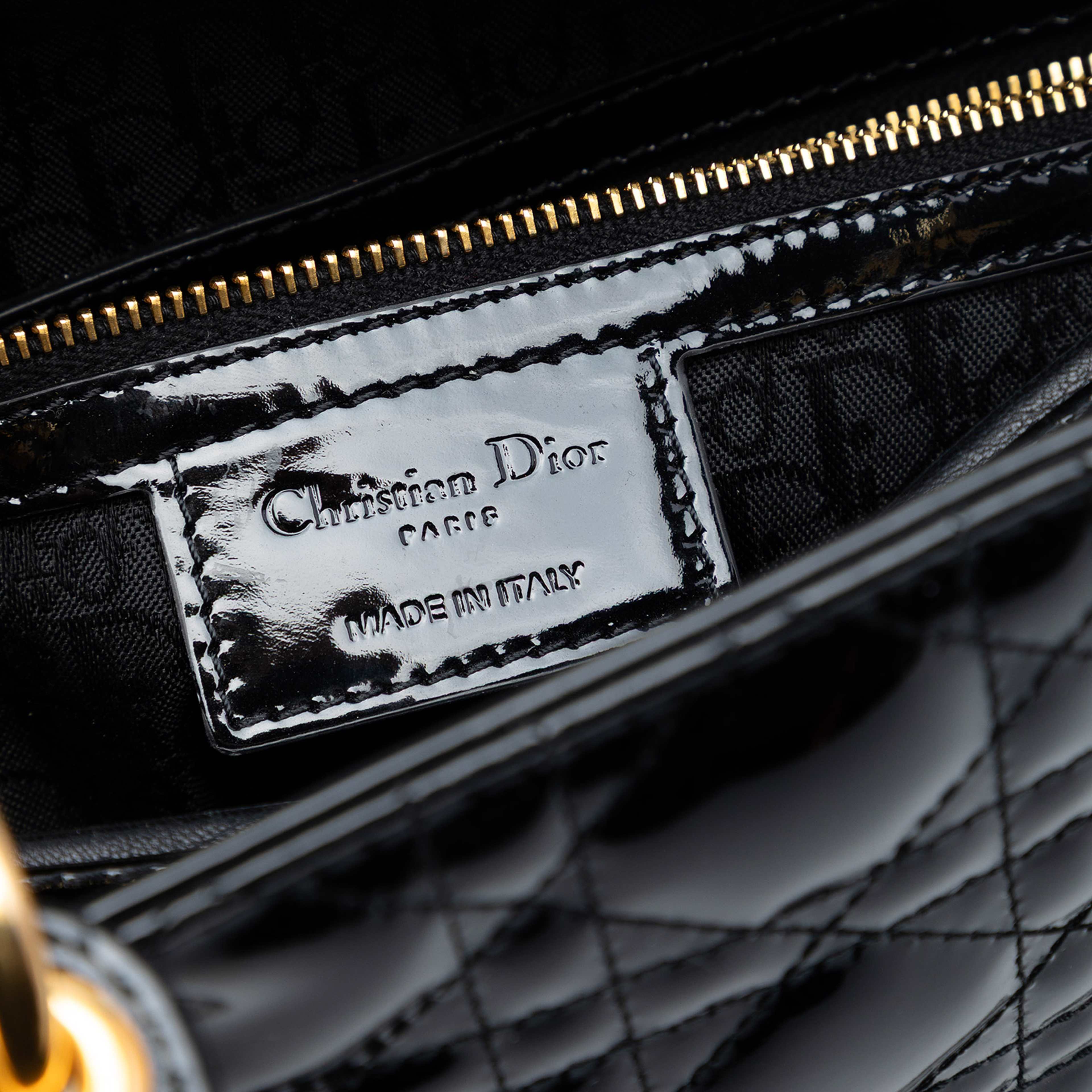 Dior Large Patent Cannage Lady Dior, från Luxclusif, i färgen black. Klicka för att öppna bilden i stort format