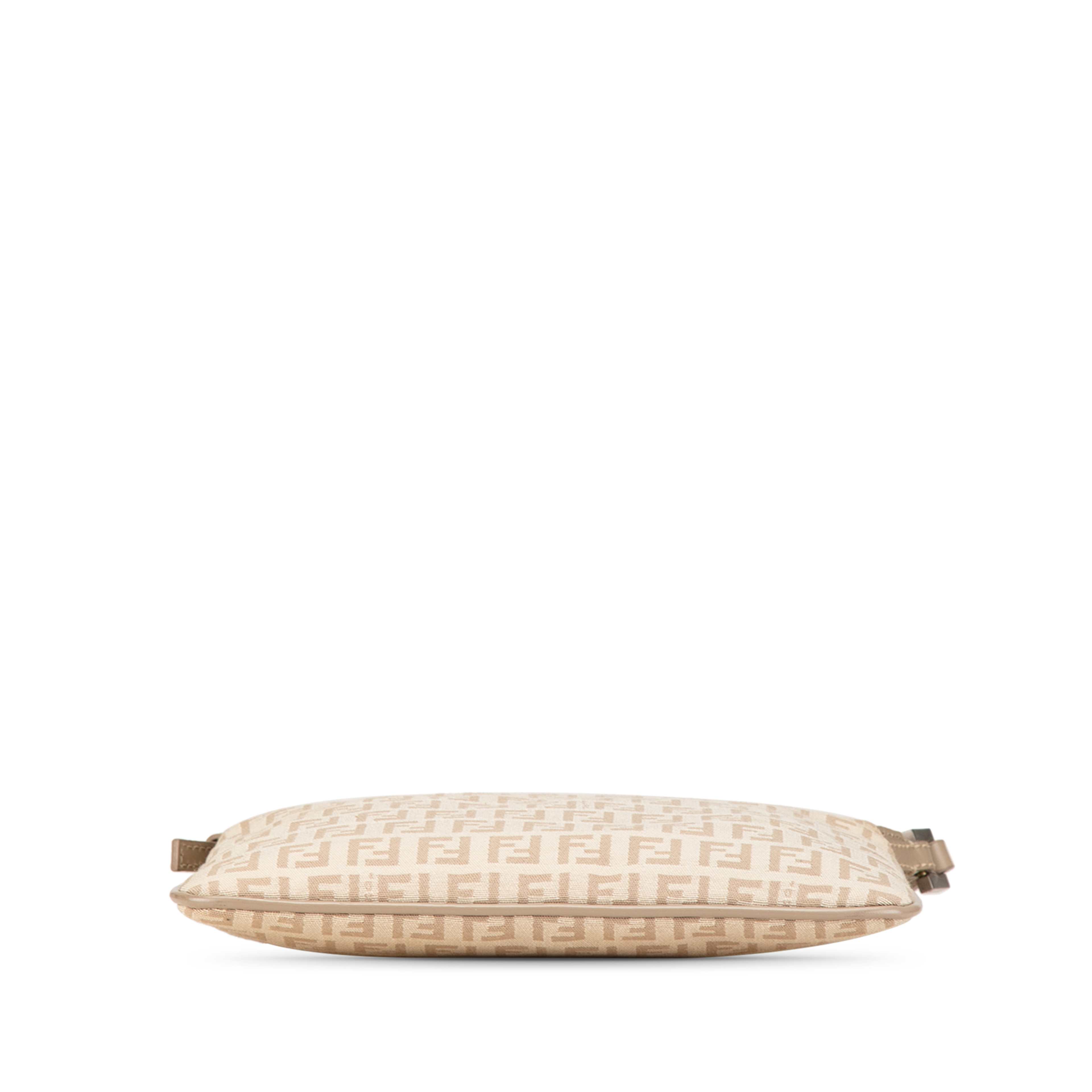 Fendi Zucchino Canvas Crossbody, från Luxclusif, i färgen beige. Klicka för att öppna bilden i stort format