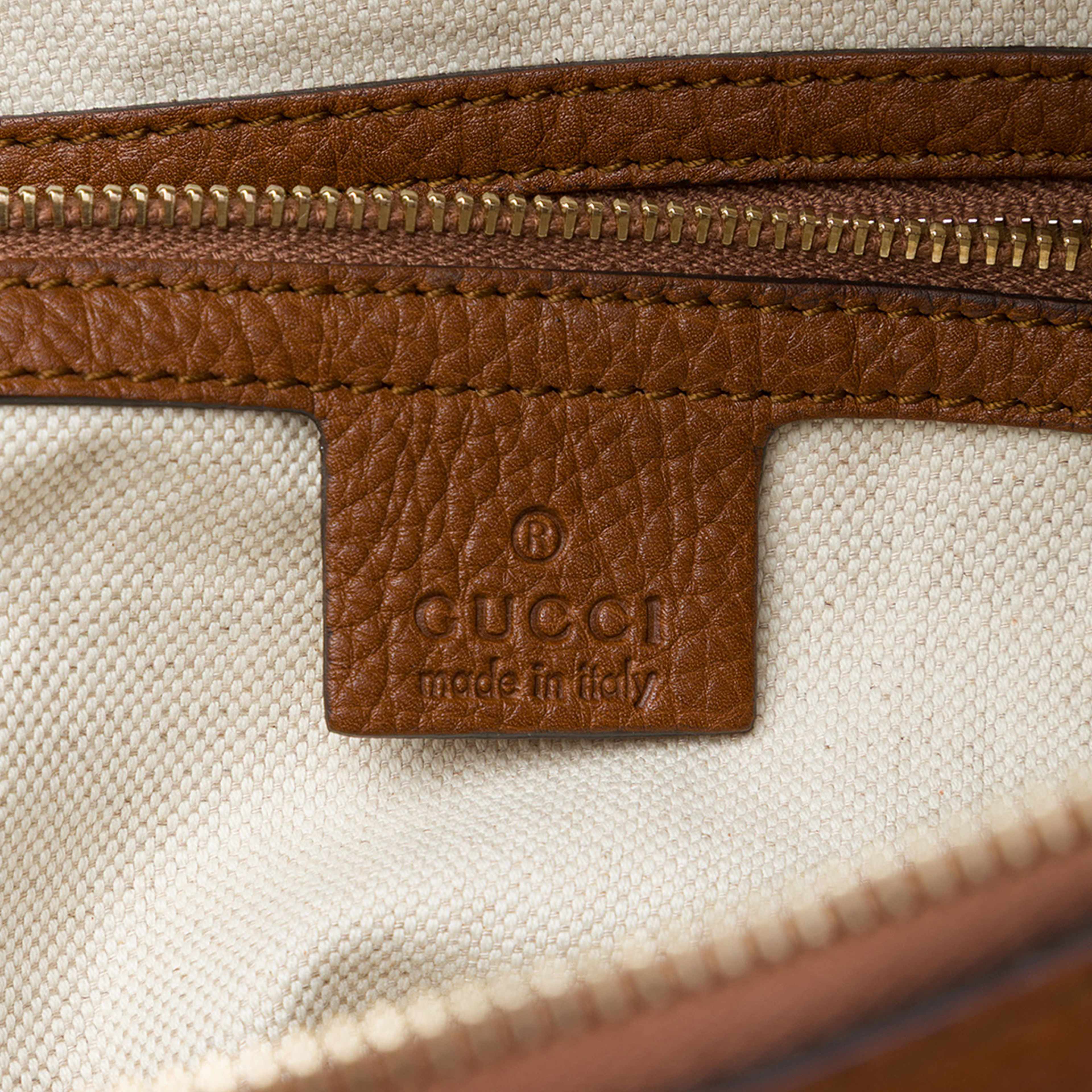 Gucci Medium Gg Canvas Bella Shoulder Bag, från Luxclusif, i färgen beige. Klicka för att öppna bilden i stort format