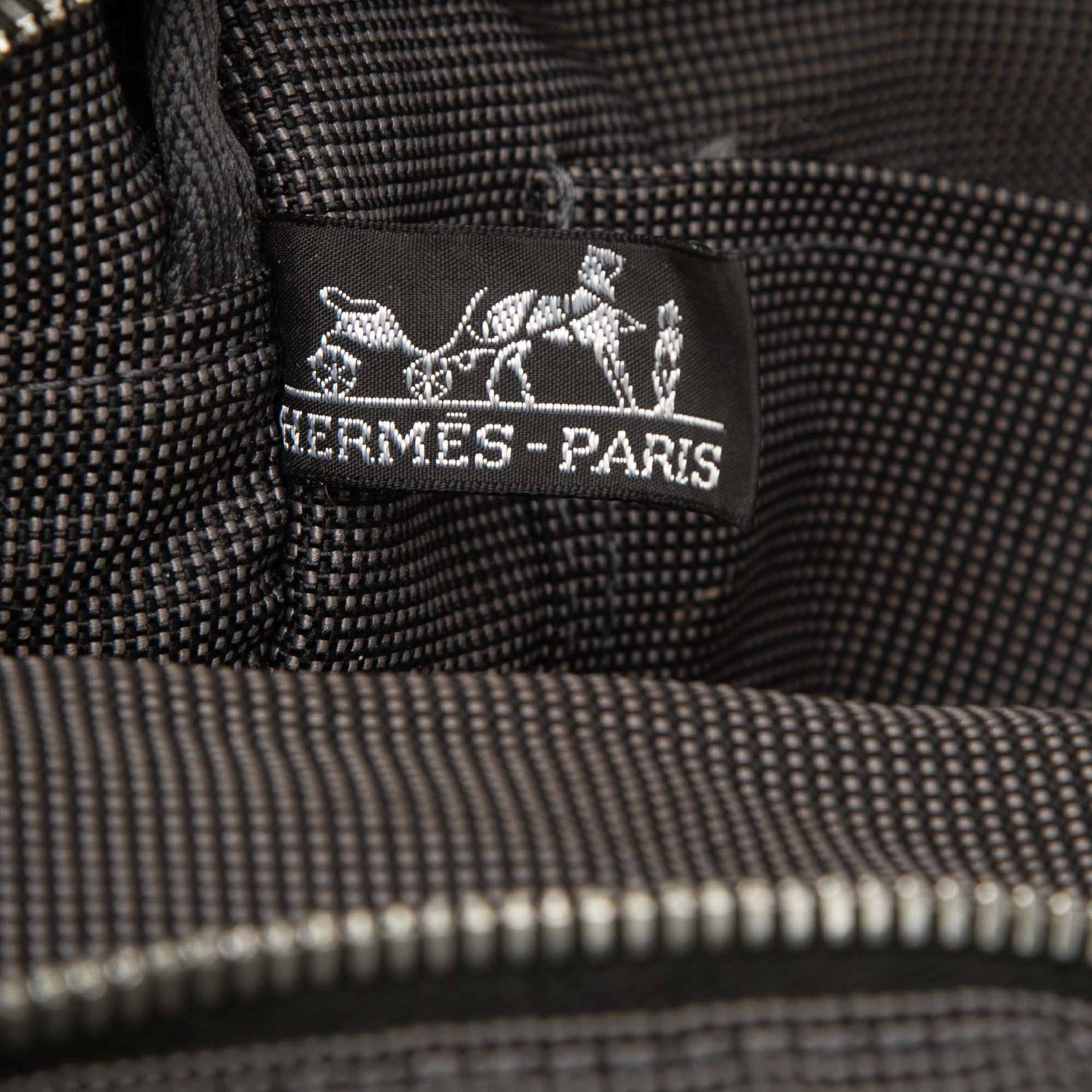Hermès Canvas Herline Backpack Mm, från Luxclusif, i färgen grå. Klicka för att öppna bilden i stort format