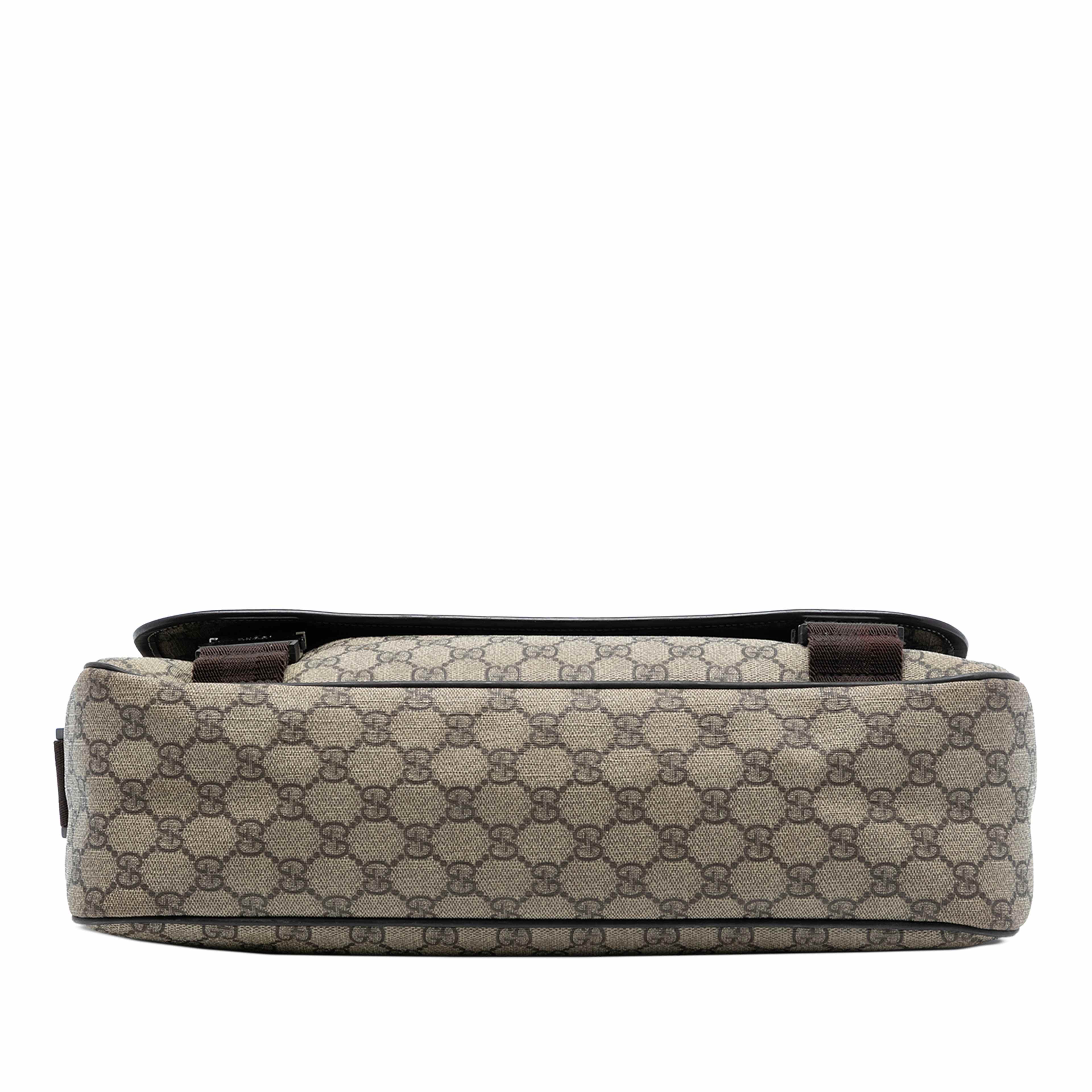 Gucci Gg Supreme Interlocking G Crossbody, från Luxclusif, i färgen beige. Klicka för att öppna bilden i stort format