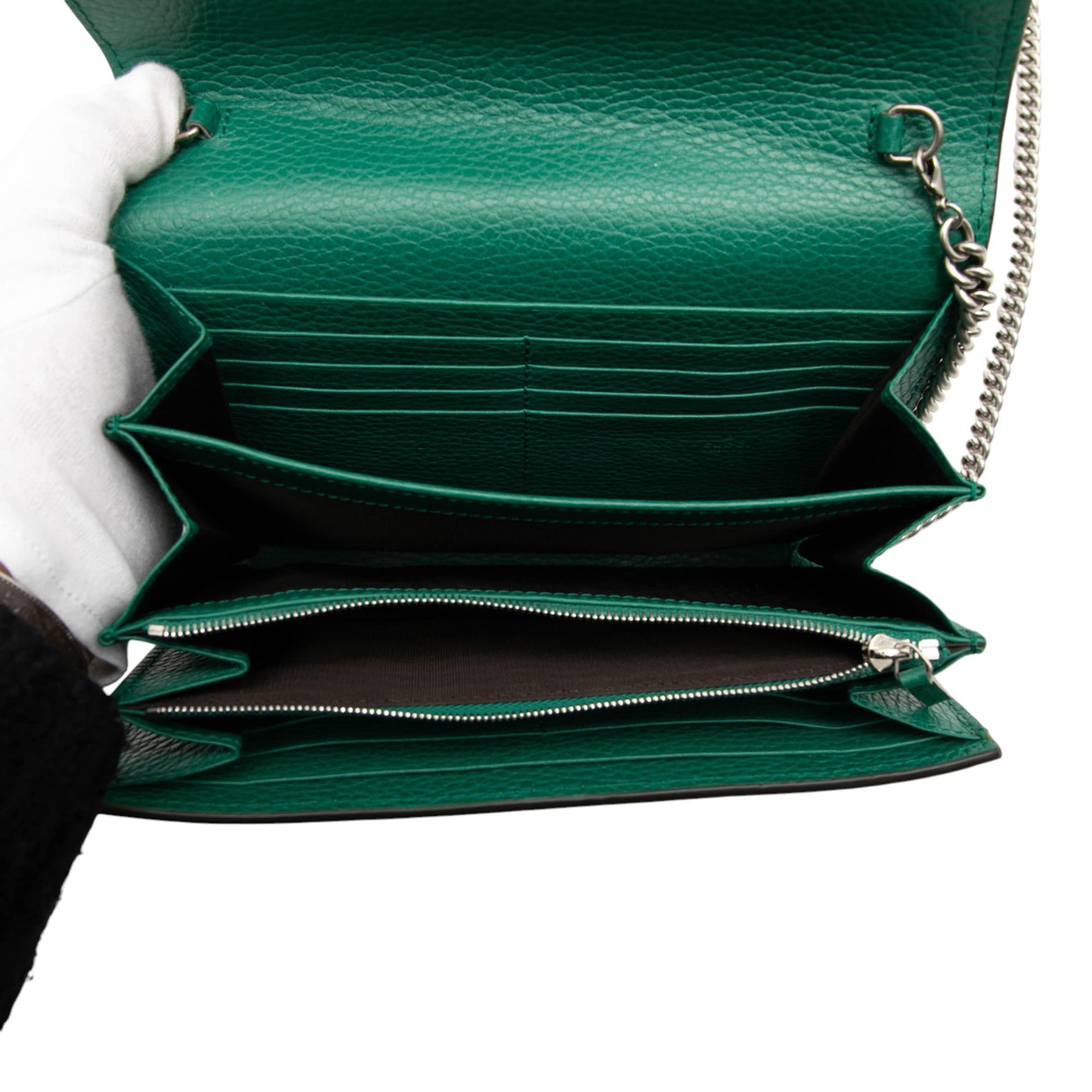 Gucci Leather Dionysus Wallet On Chain, från Luxclusif, i färgen green. Klicka för att öppna bilden i stort format