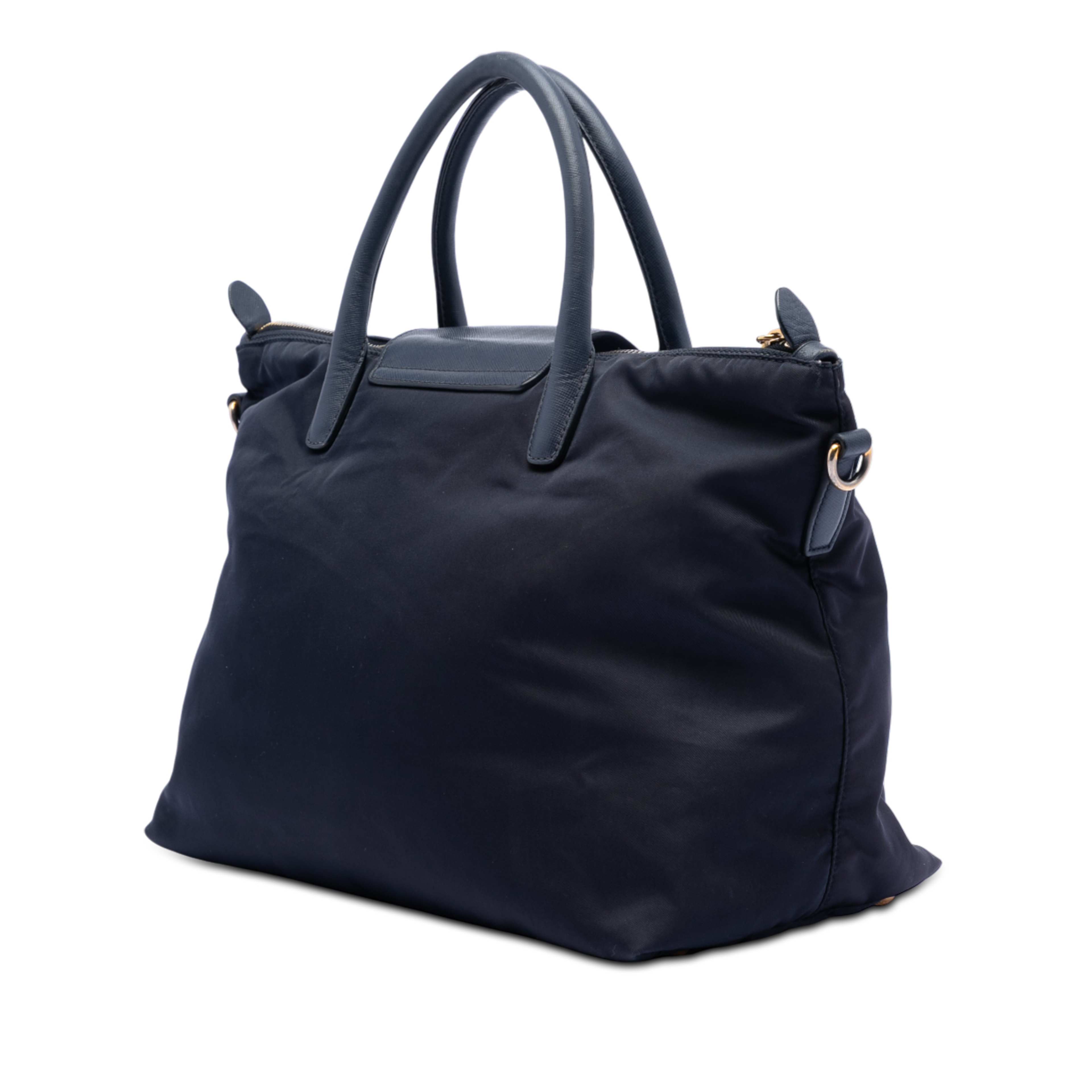Prada Saffiano Trimmed Tessuto Satchel, från Luxclusif, i färgen navy. Klicka för att öppna bilden i stort format