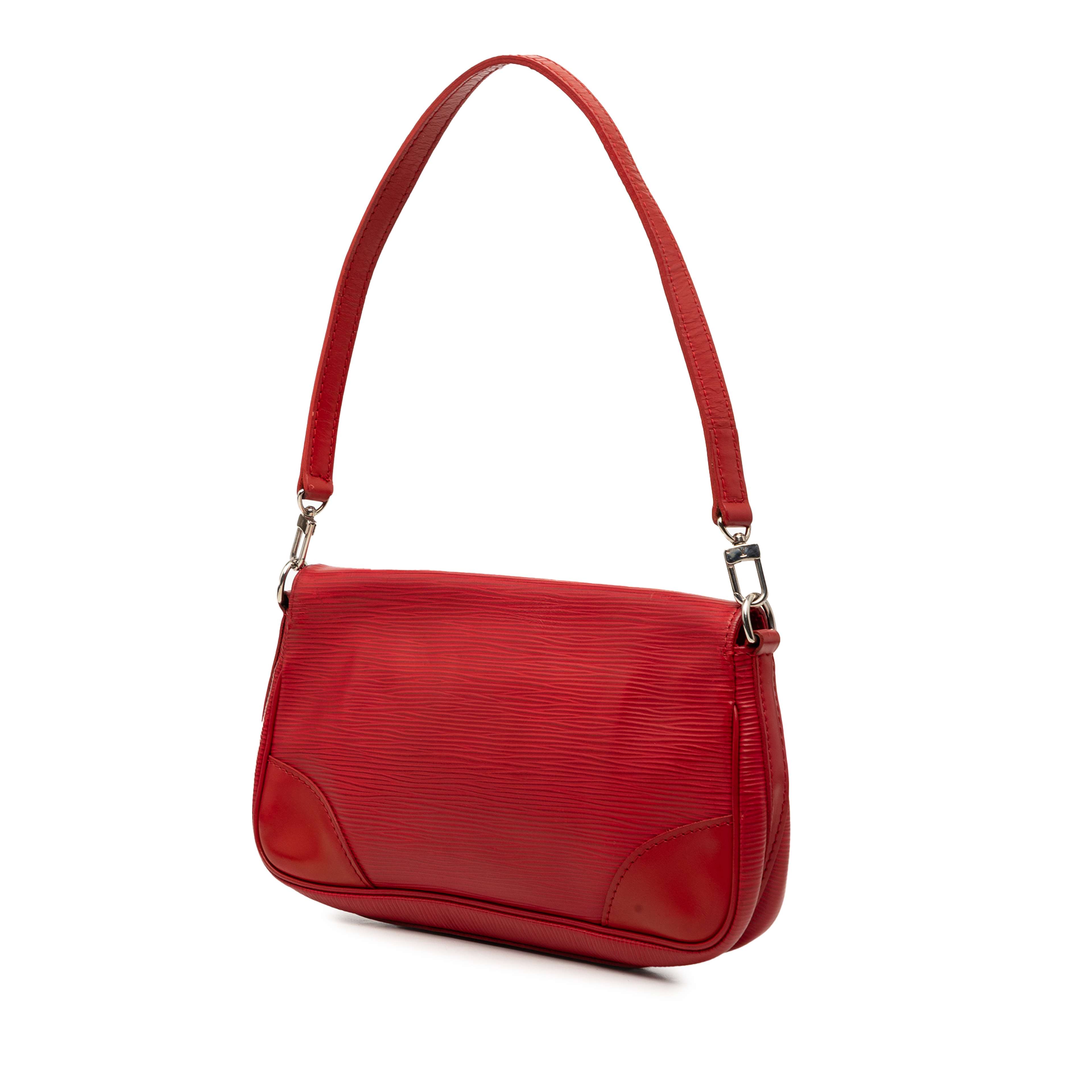 Louis Vuitton Epi Pochette Segur, från Luxclusif, i färgen röd. Klicka för att öppna bilden i stort format