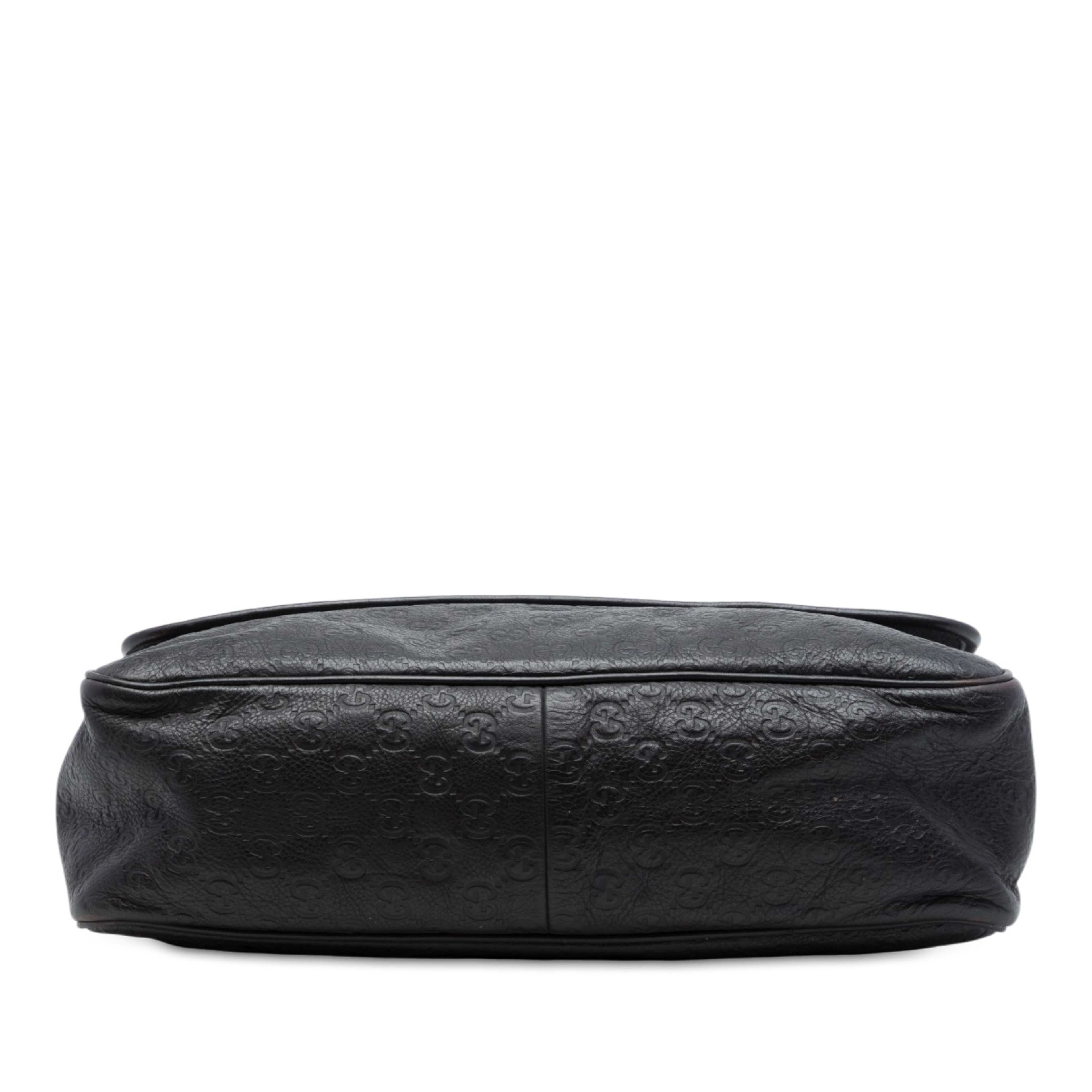 Gucci Guccissima Messenger Bag, från Luxclusif, i färgen svart. Klicka för att öppna bilden i stort format
