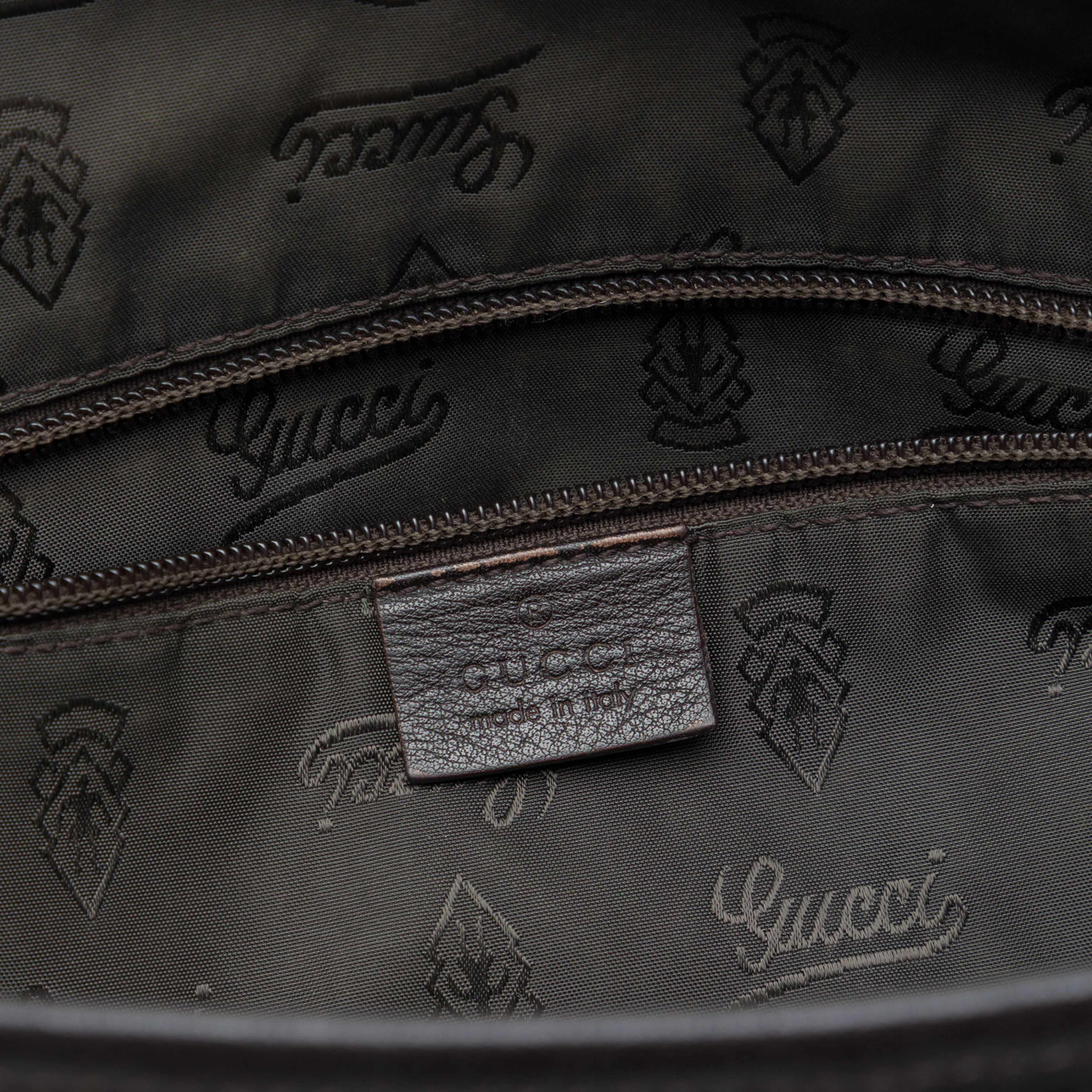 Gucci Guccissima Messenger Bag, från Luxclusif, i färgen svart. Klicka för att öppna bilden i stort format