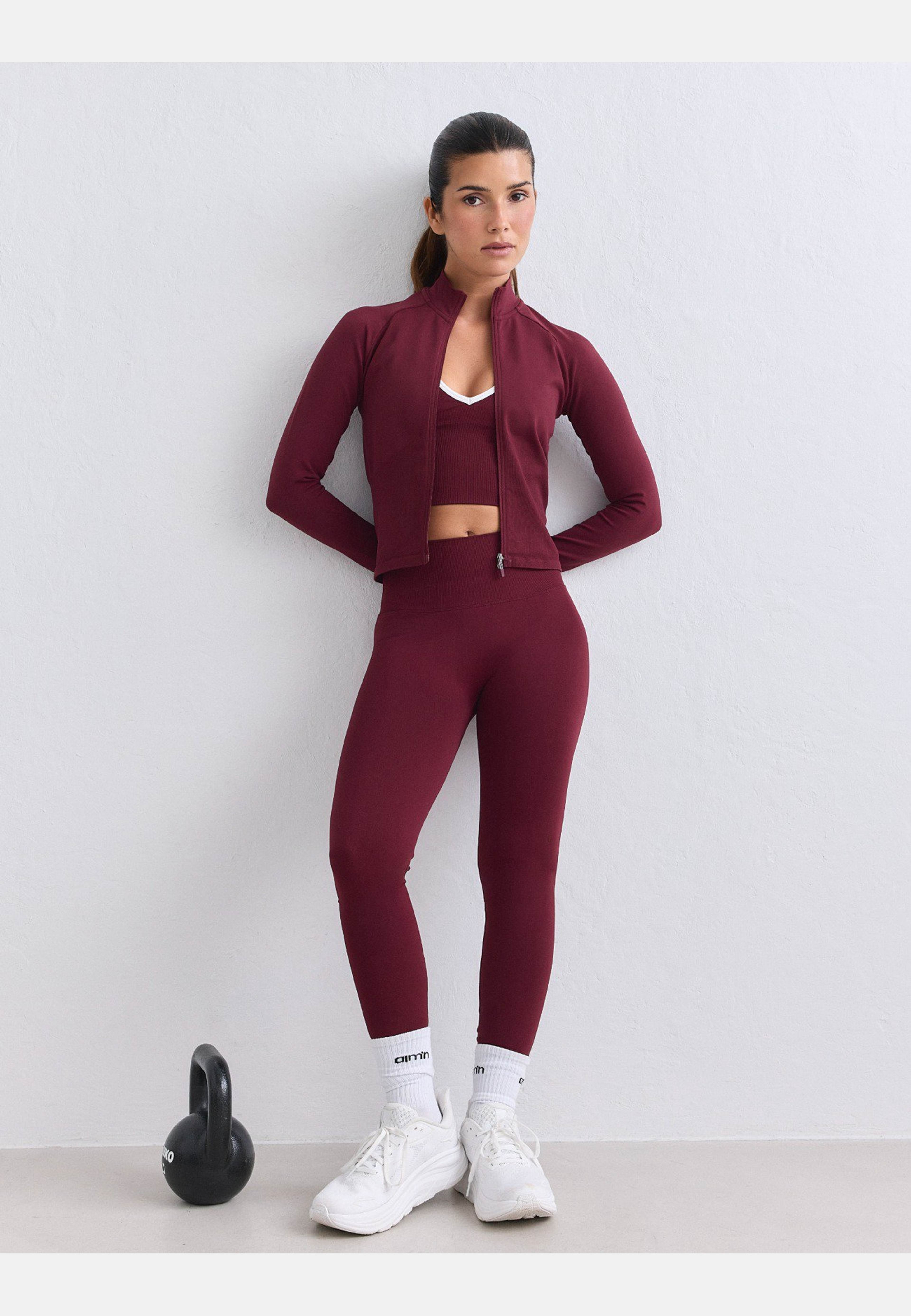 Shape Seamless Petite Tights, från aim'n, i färgen merlot. Klicka för att öppna bilden i stort format