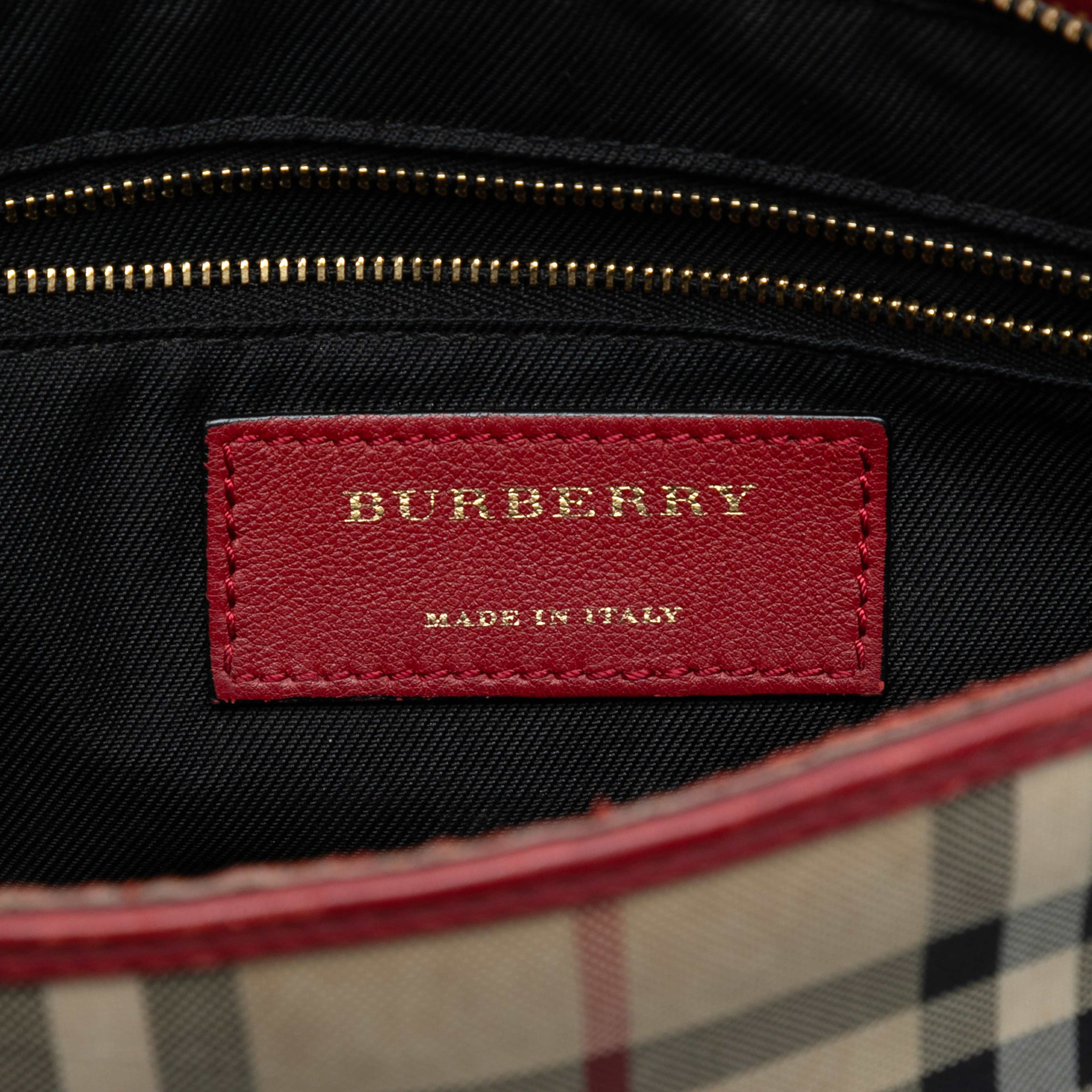 Burberry Haymarket Check Coated Canvas Chichester Crossbody, från Luxclusif, i färgen beige. Klicka för att öppna bilden i stort format