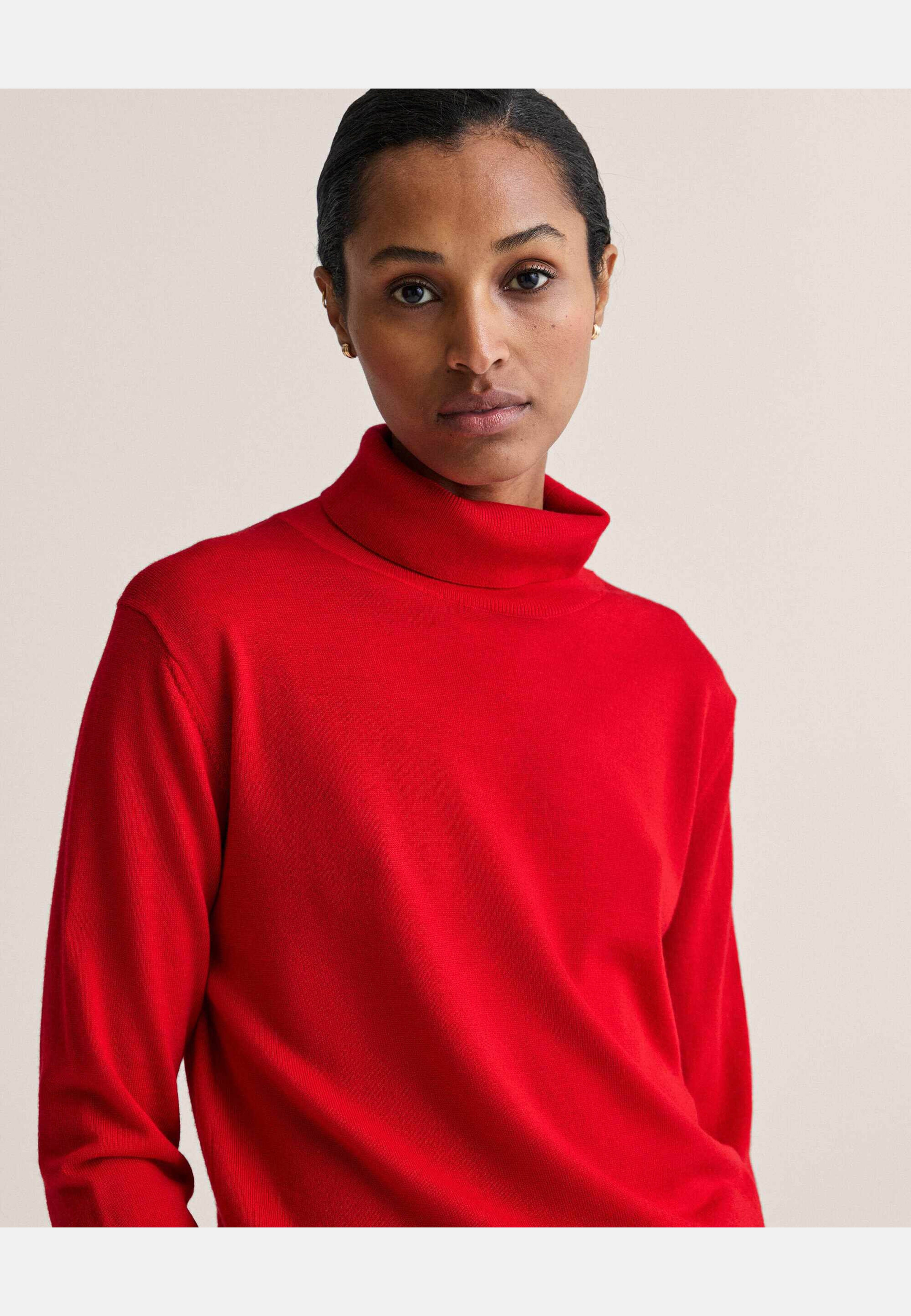 Siri Merino Turtleneck, från Newhouse, i färgen röd. Klicka för att öppna bilden i stort format