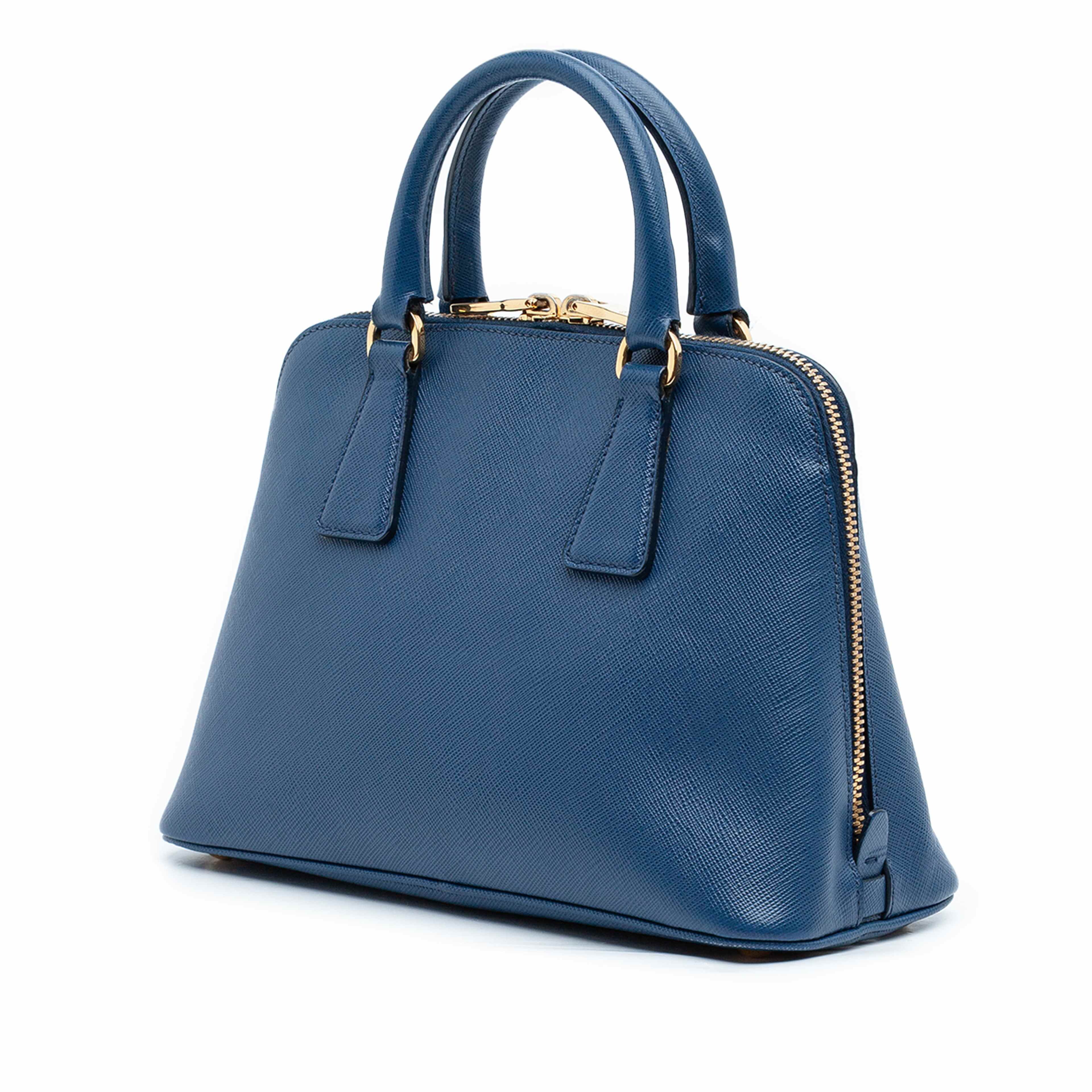 Prada Small Saffiano Lux Promenade Satchel, från Luxclusif, i färgen blue. Klicka för att öppna bilden i stort format