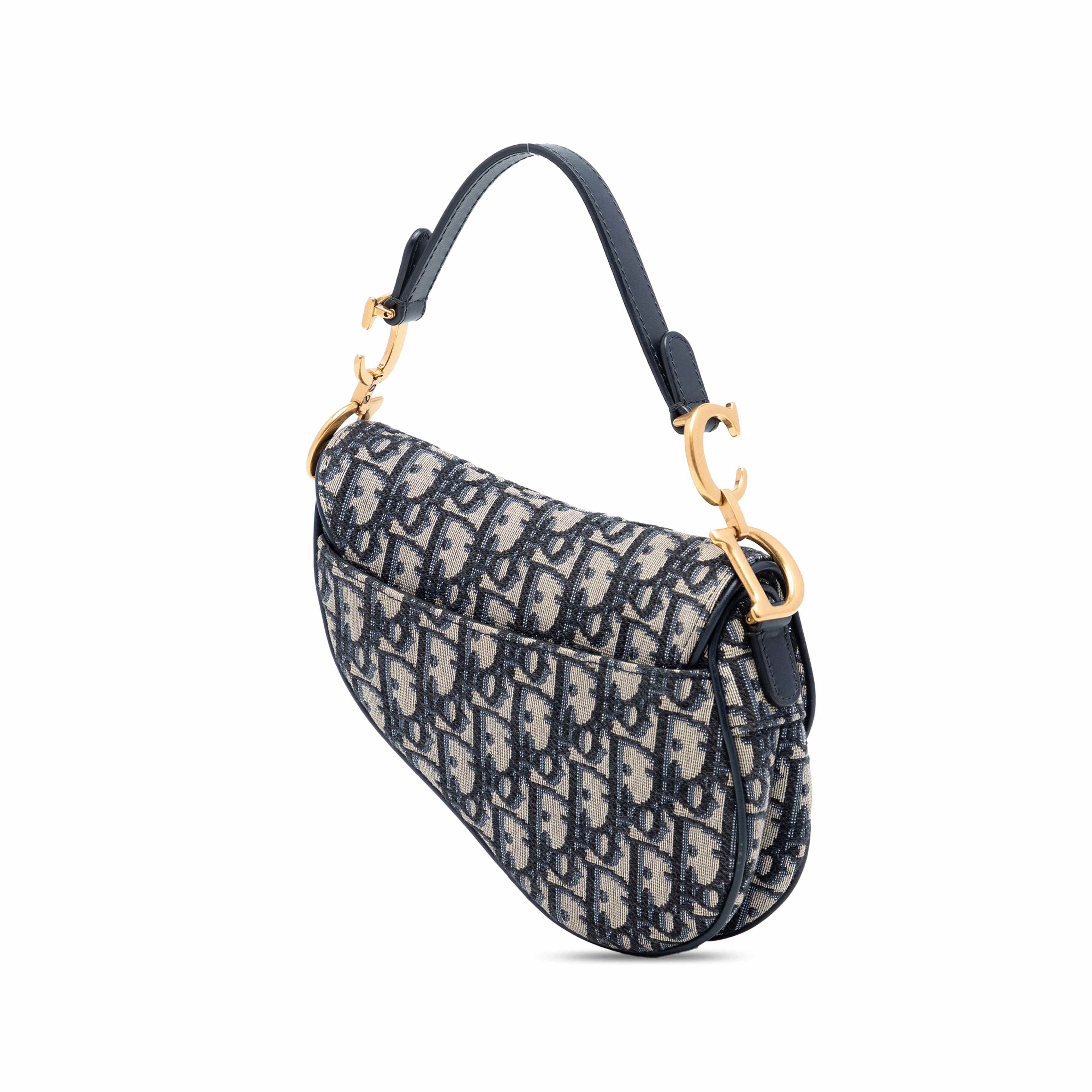 Dior Mini Oblique Canvas Saddle Bag, från Luxclusif, i färgen navy. Klicka för att öppna bilden i stort format