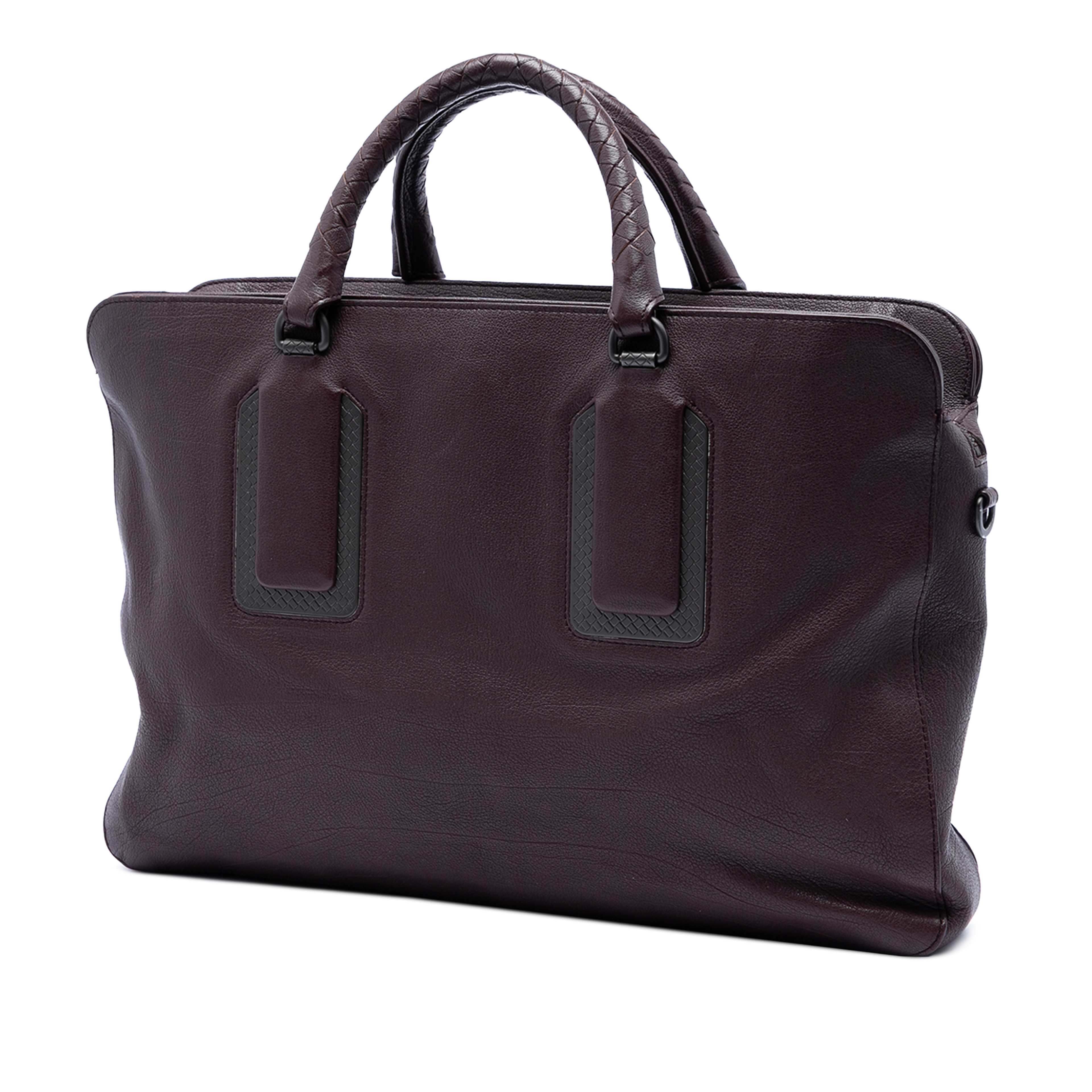 Bottega Veneta Leather Business Bag, från Luxclusif, i färgen bordeaux. Klicka för att öppna bilden i stort format