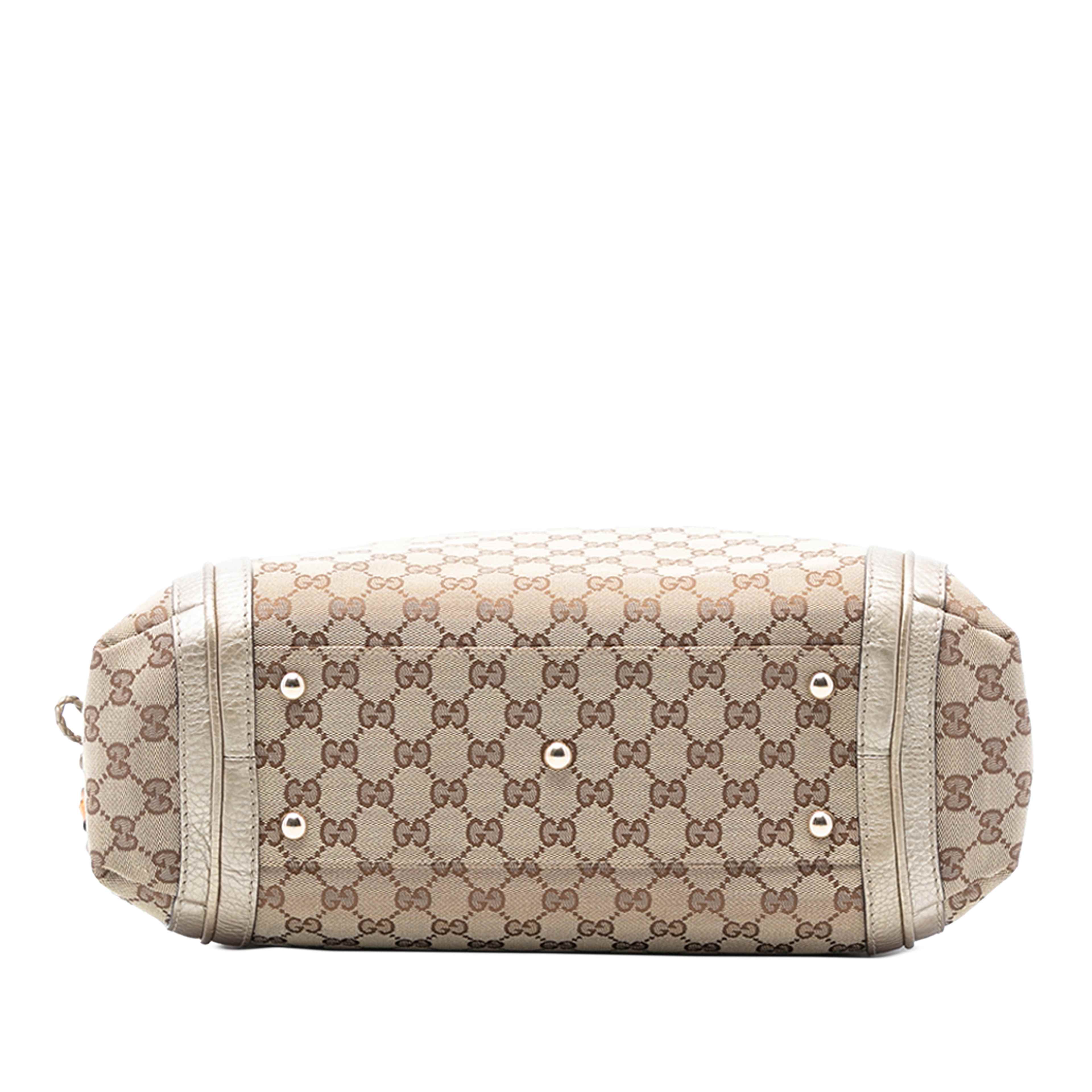 Gucci Large Gg Canvas Bella Shoulder Bag, från Luxclusif, i färgen beige. Klicka för att öppna bilden i stort format