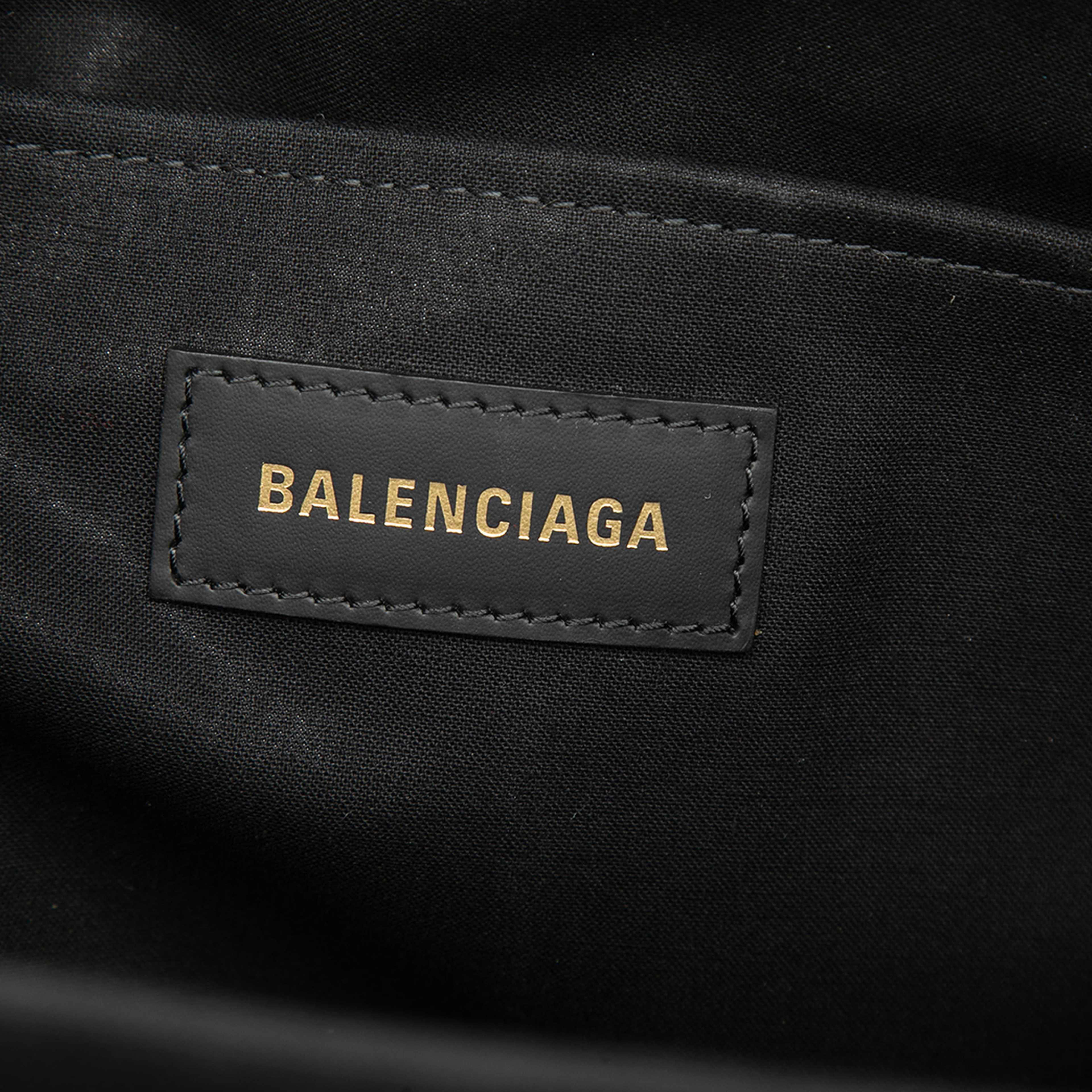 Balenciaga Large Canvas Hardware Tote, från Luxclusif, i färgen black. Klicka för att öppna bilden i stort format