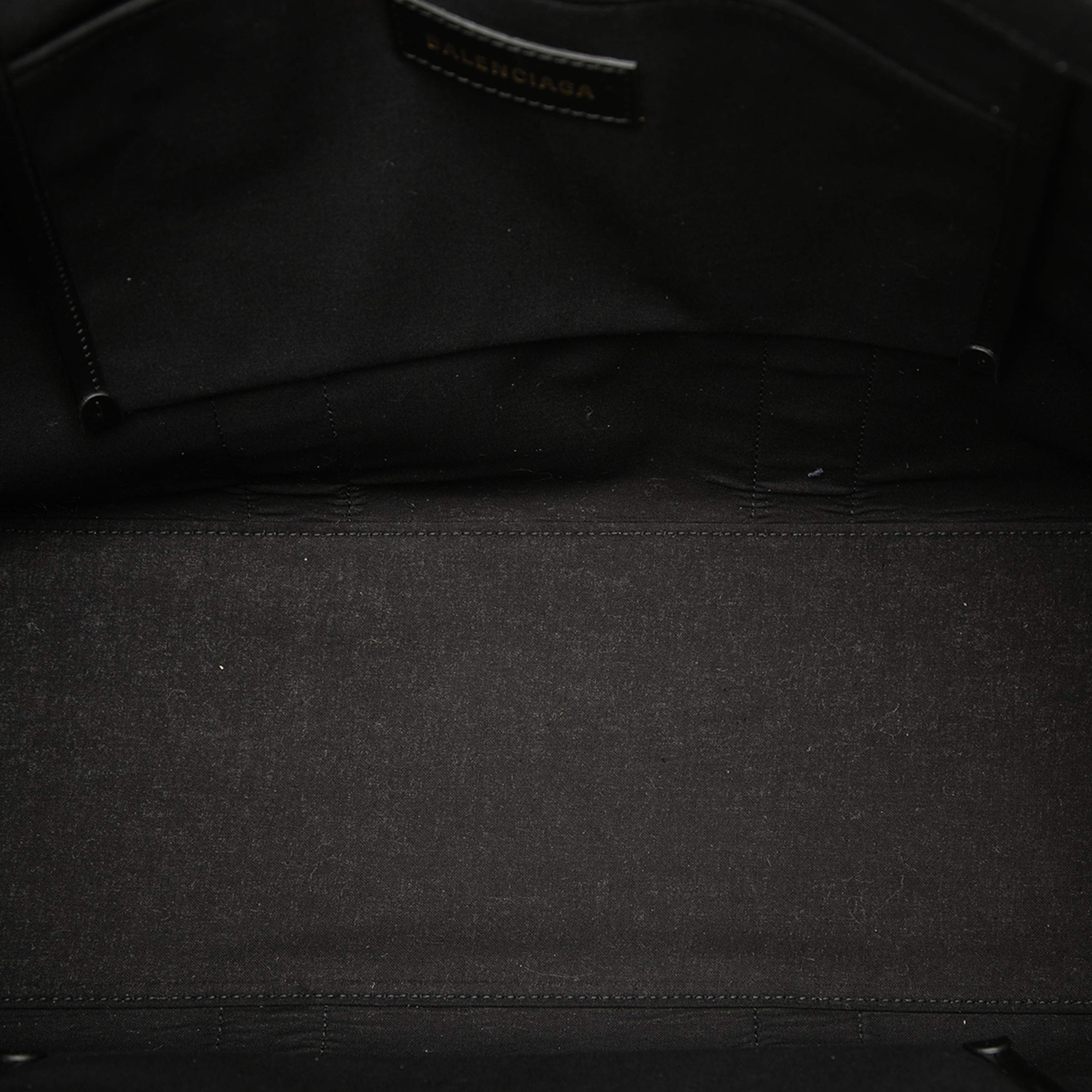 Balenciaga Large Canvas Hardware Tote, från Luxclusif, i färgen black. Klicka för att öppna bilden i stort format