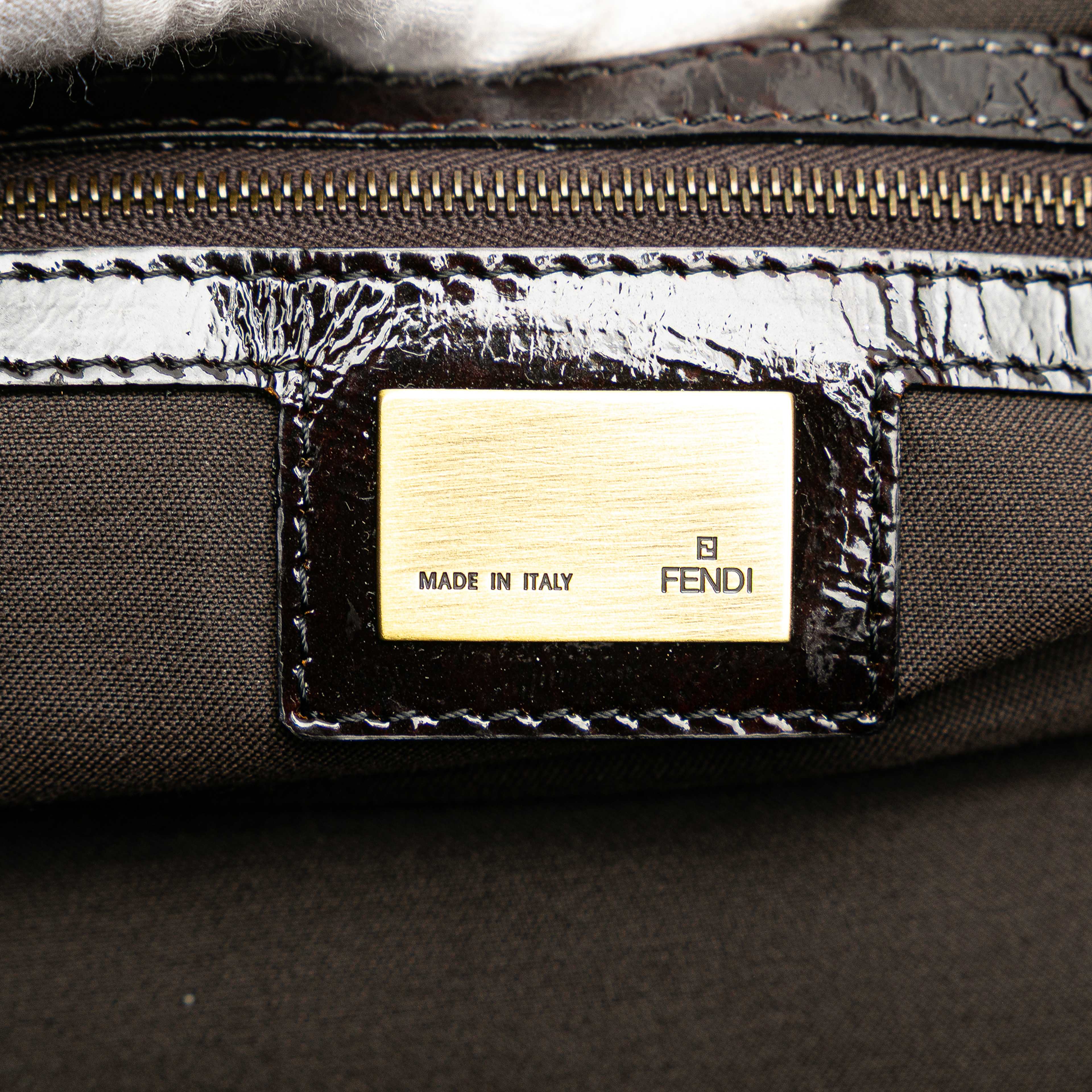 Fendi Large Zucca Canvas Chef Shoulder Bag, från Luxclusif, i färgen brown. Klicka för att öppna bilden i stort format