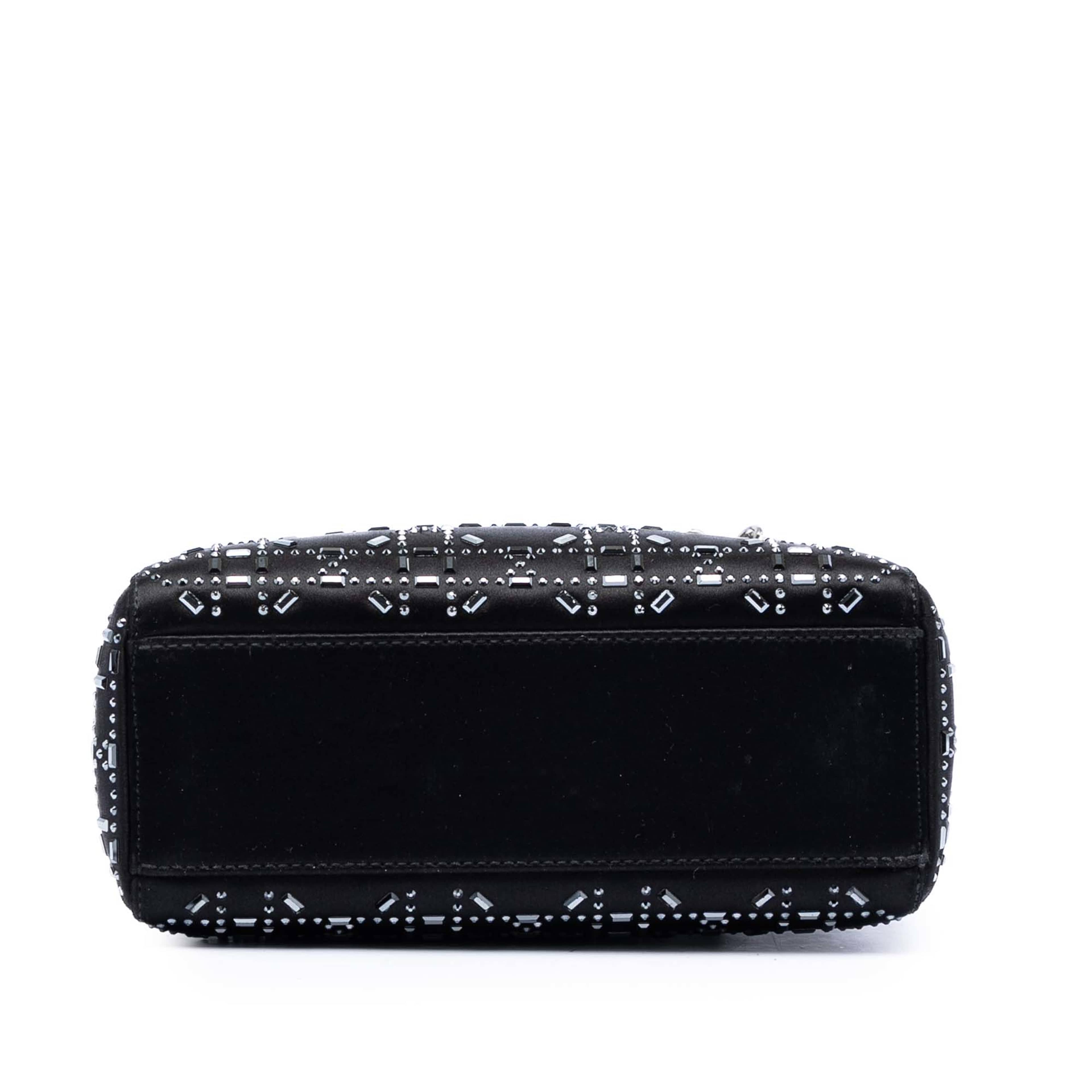 Dior Mini Satin Cannage Strass Crystal Embellished Lady Dior, från Luxclusif, i färgen black. Klicka för att öppna bilden i stort format