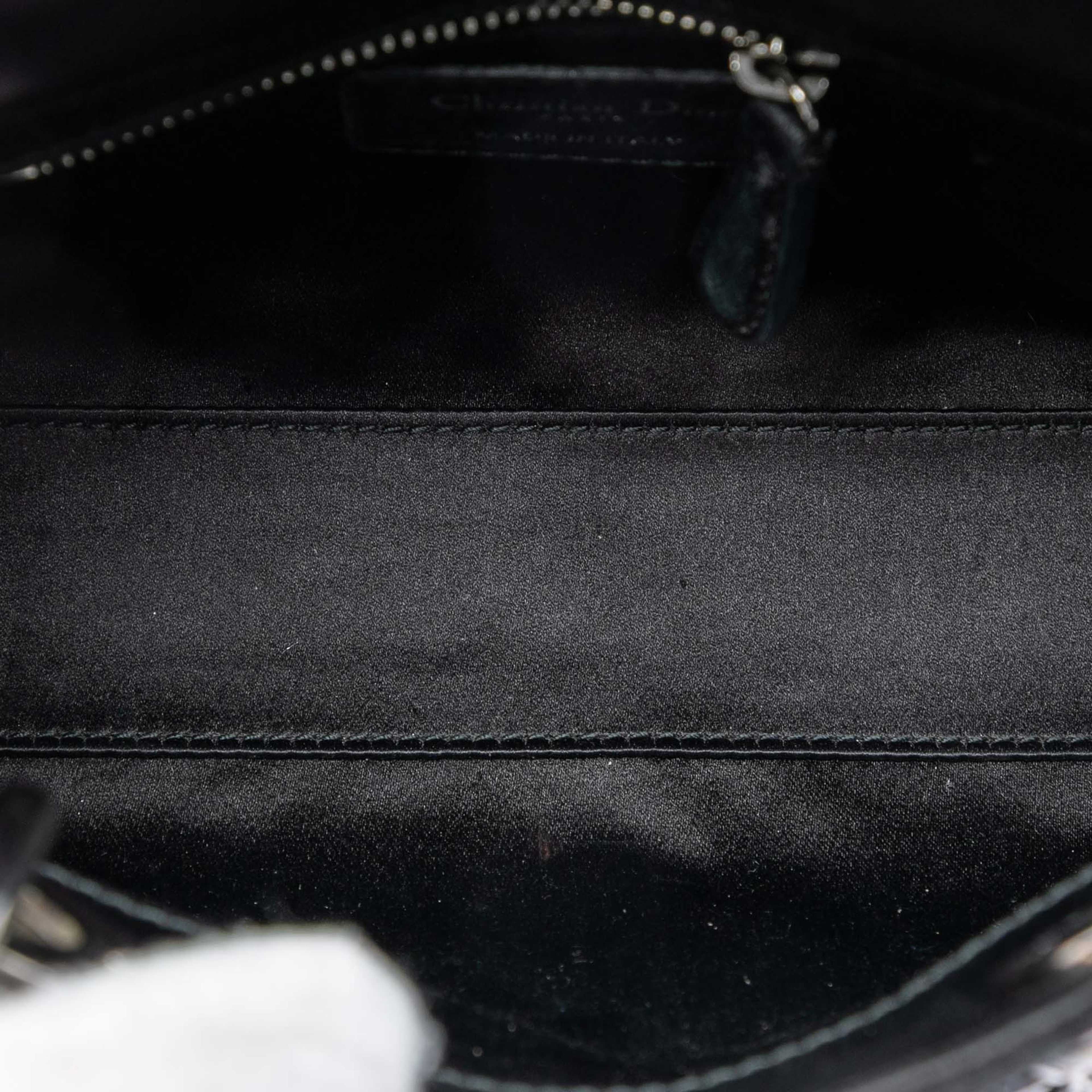 Dior Mini Satin Cannage Strass Crystal Embellished Lady Dior, från Luxclusif, i färgen black. Klicka för att öppna bilden i stort format