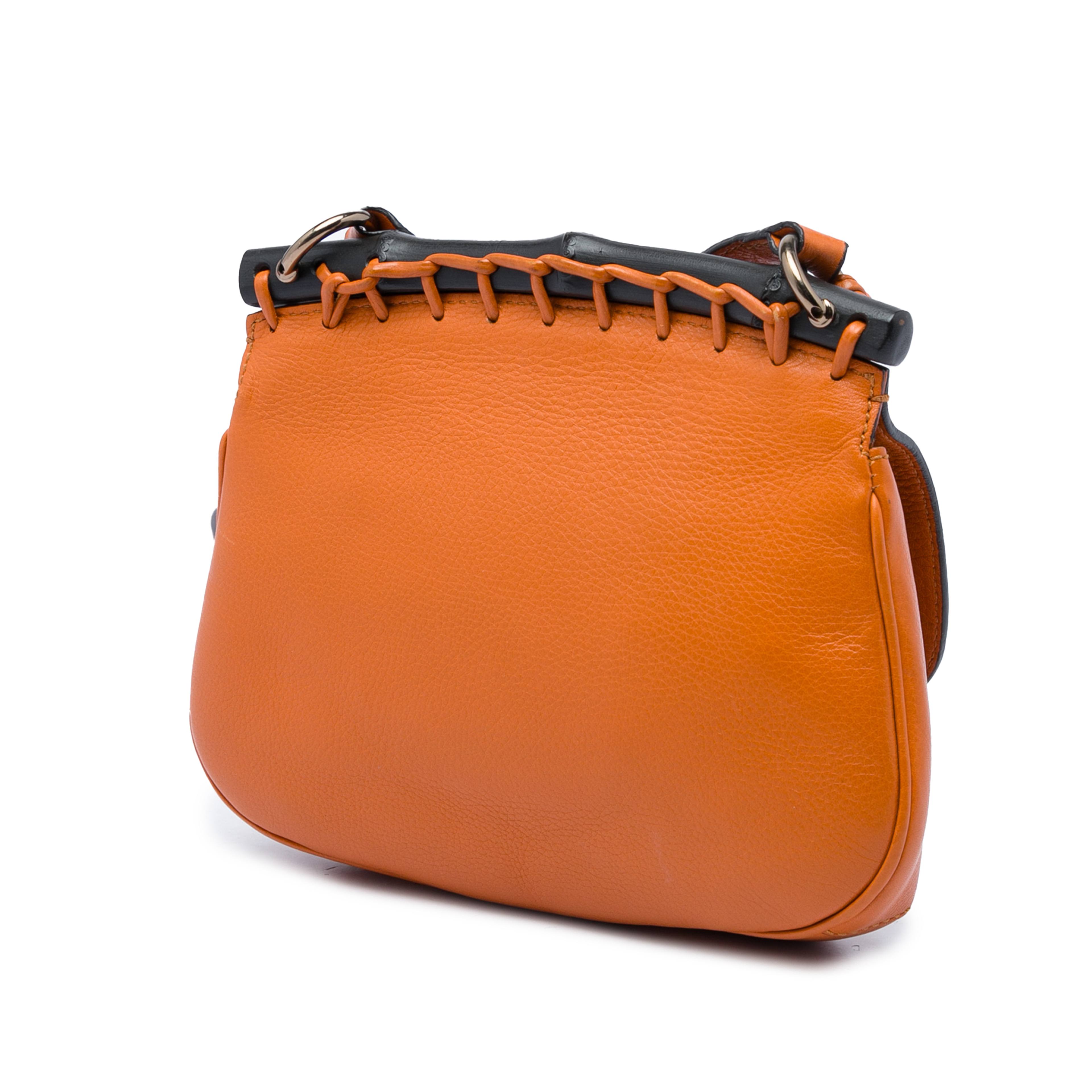 Gucci Small Calfskin Bamboo Nouveau Fringe Crossbody, från Luxclusif, i färgen orange. Klicka för att öppna bilden i stort format