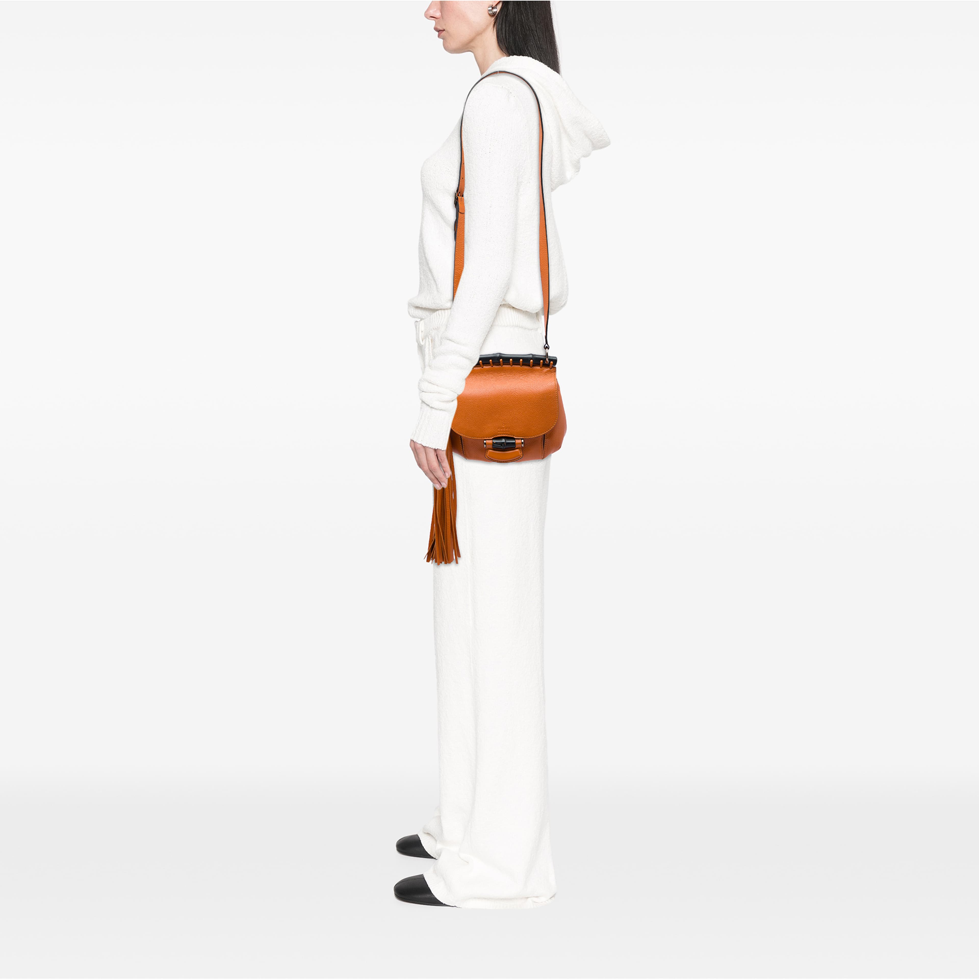 Gucci Small Calfskin Bamboo Nouveau Fringe Crossbody, från Luxclusif, i färgen orange. Klicka för att öppna bilden i stort format