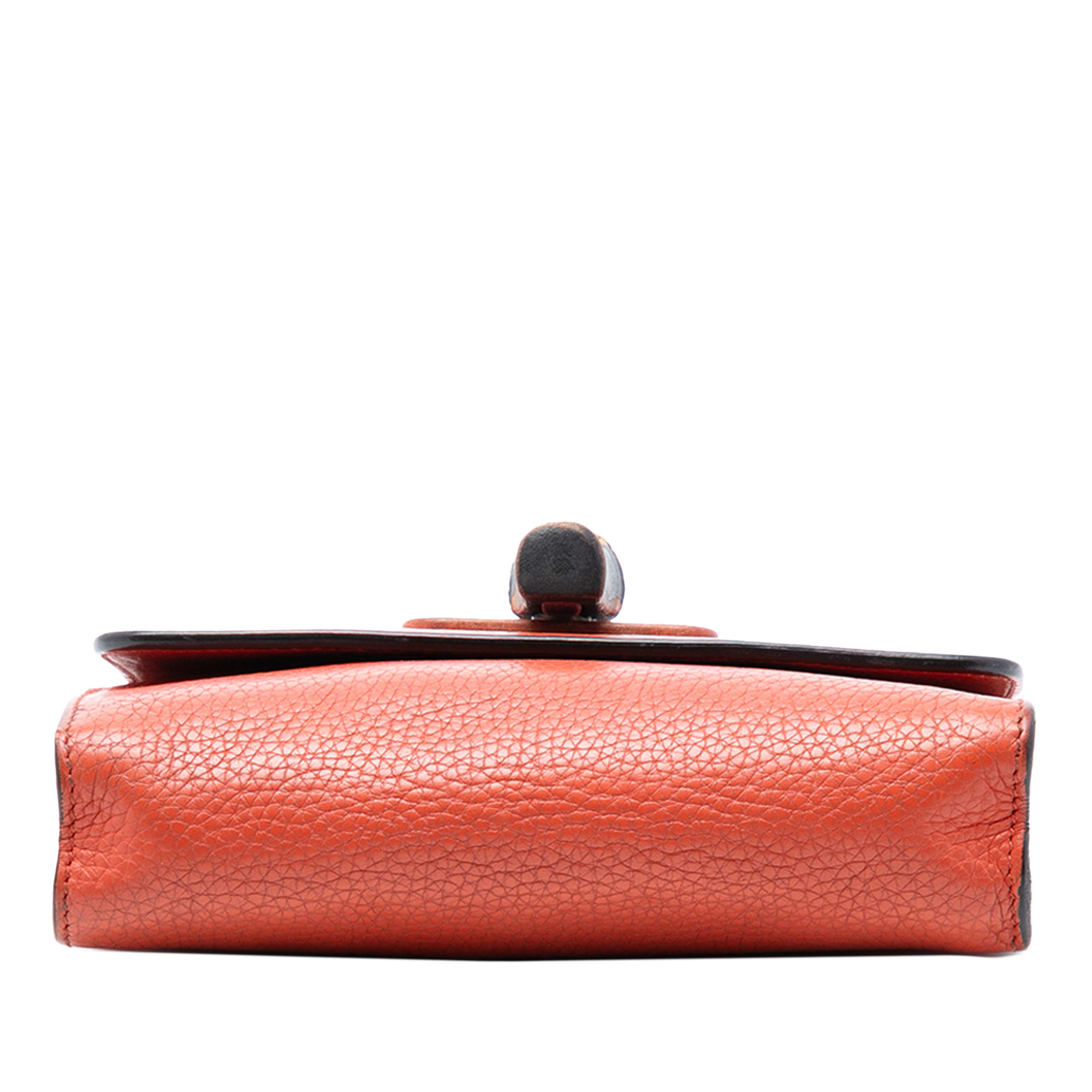 Gucci Small Leather Miss Bamboo Crossbody, från Luxclusif, i färgen dark orange. Klicka för att öppna bilden i stort format