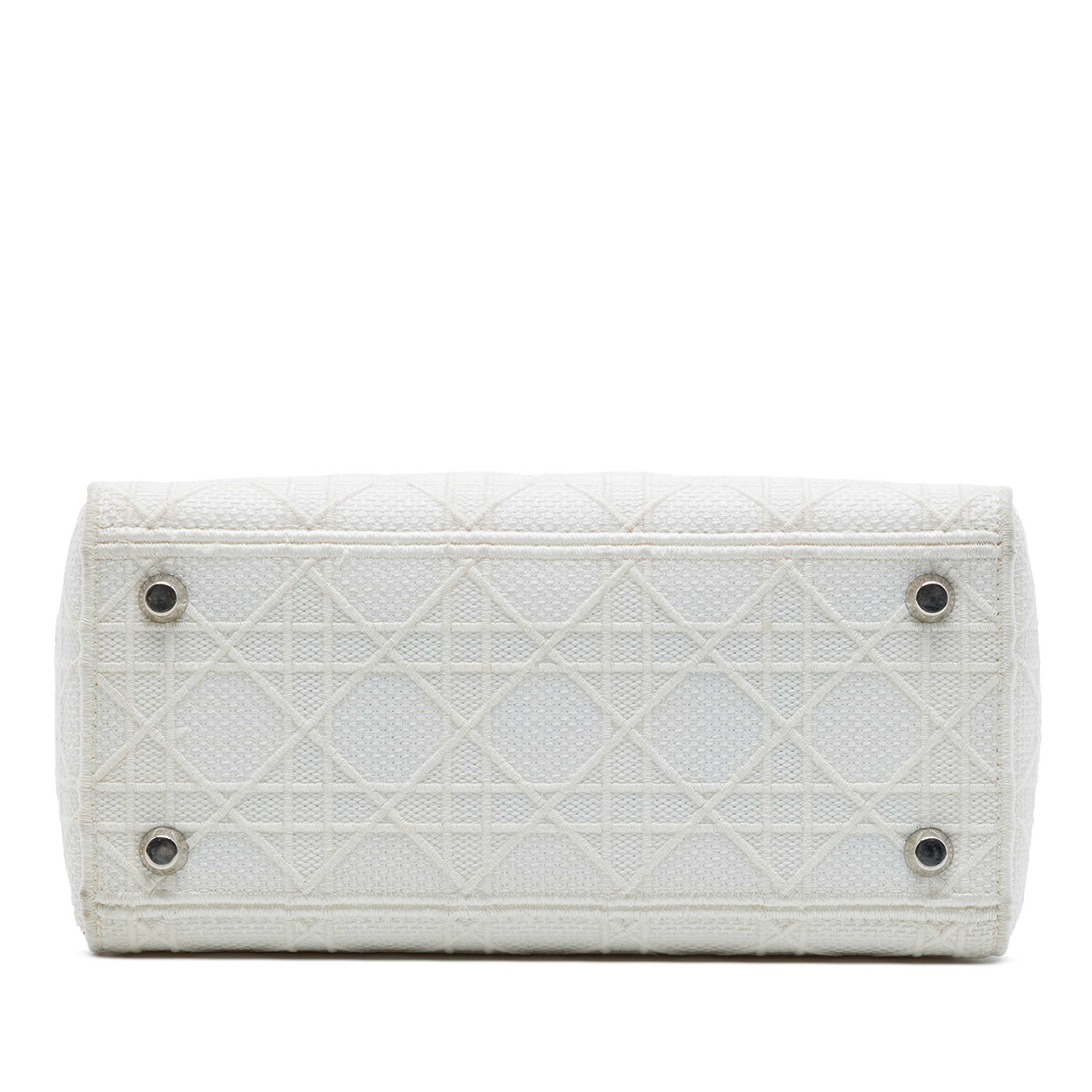 Dior Medium Embroidered Canvas Cannage Lady D Lite, från Luxclusif, i färgen vit. Klicka för att öppna bilden i stort format