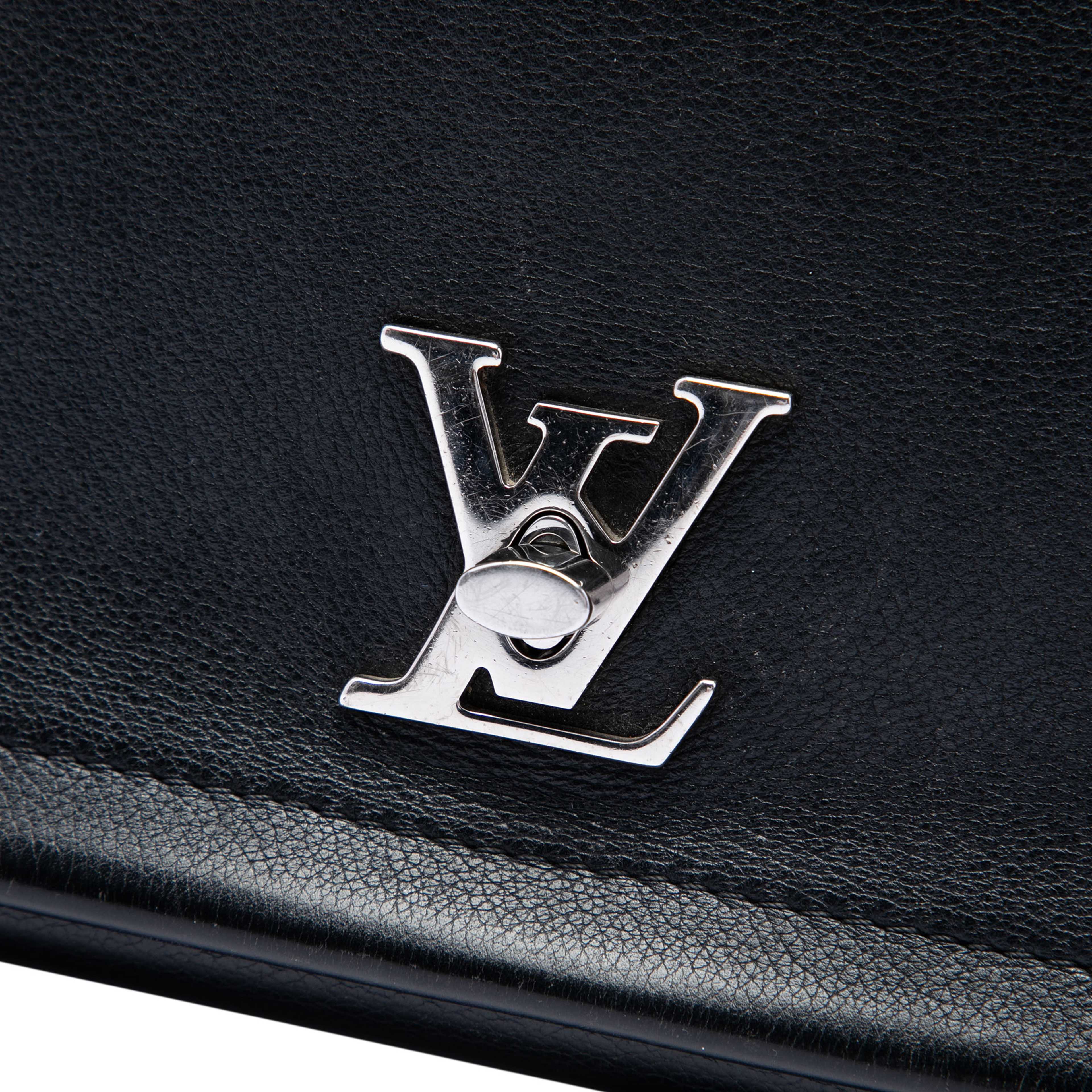 Louis Vuitton Leather Lockme Ii Bb, från Luxclusif, i färgen svart. Klicka för att öppna bilden i stort format