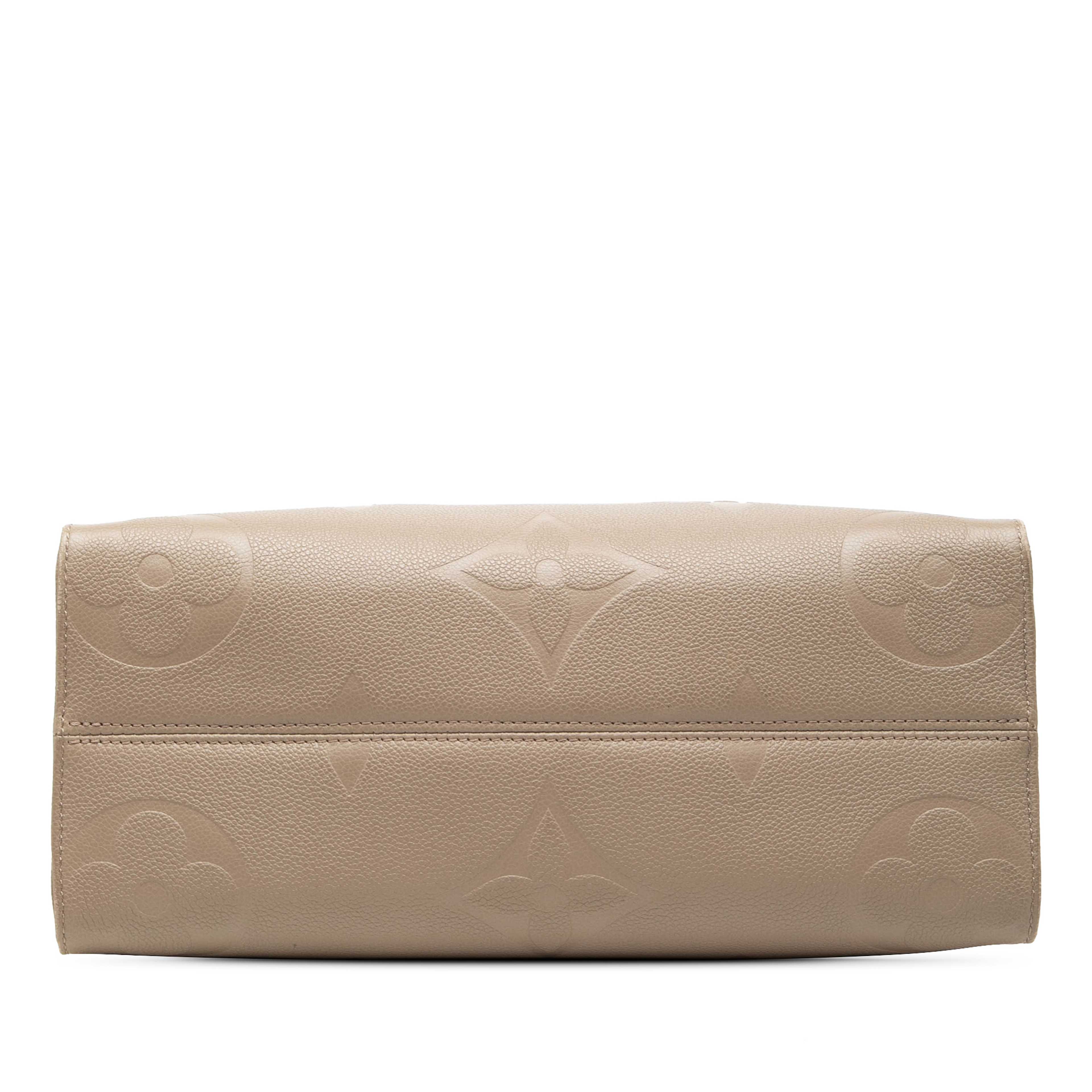 Louis Vuitton Monogram Empreinte Onthego Mm, från Luxclusif, i färgen beige. Klicka för att öppna bilden i stort format