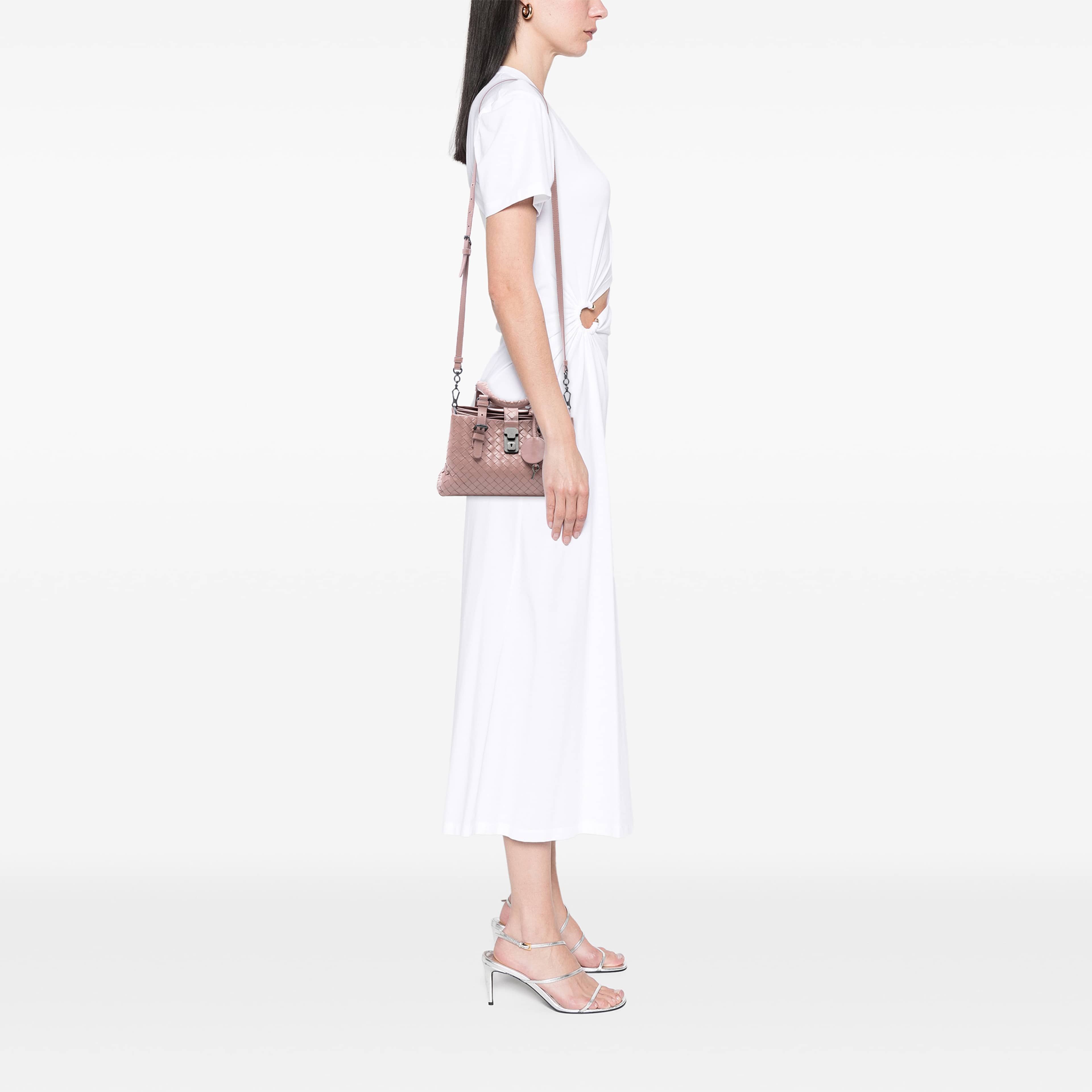Bottega Veneta Mini Nappa Intrecciato Roma Satchel, från Luxclusif, i färgen rosa. Klicka för att öppna bilden i stort format