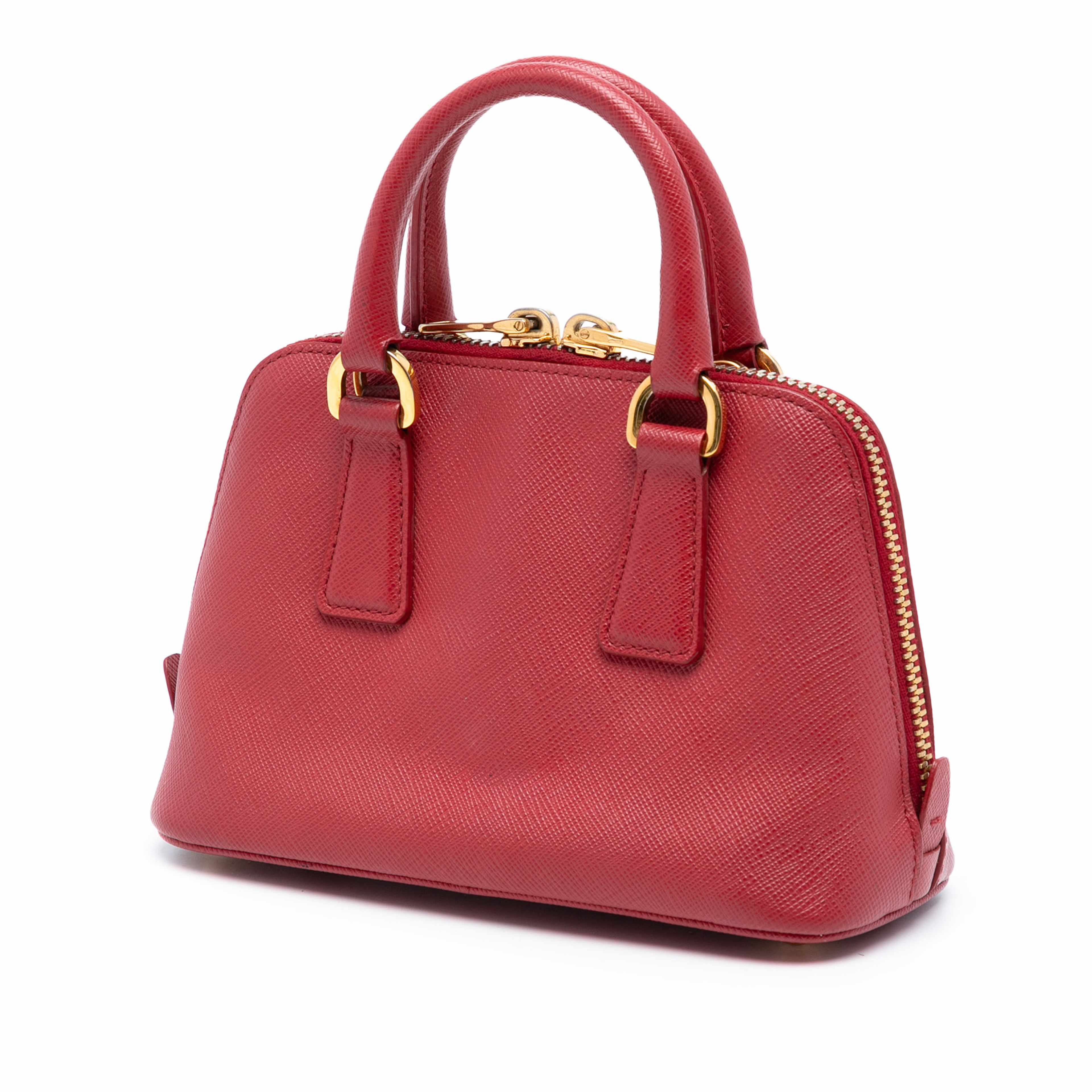 Prada Mini Saffiano Lux Promenade Satchel, från Luxclusif, i färgen red. Klicka för att öppna bilden i stort format