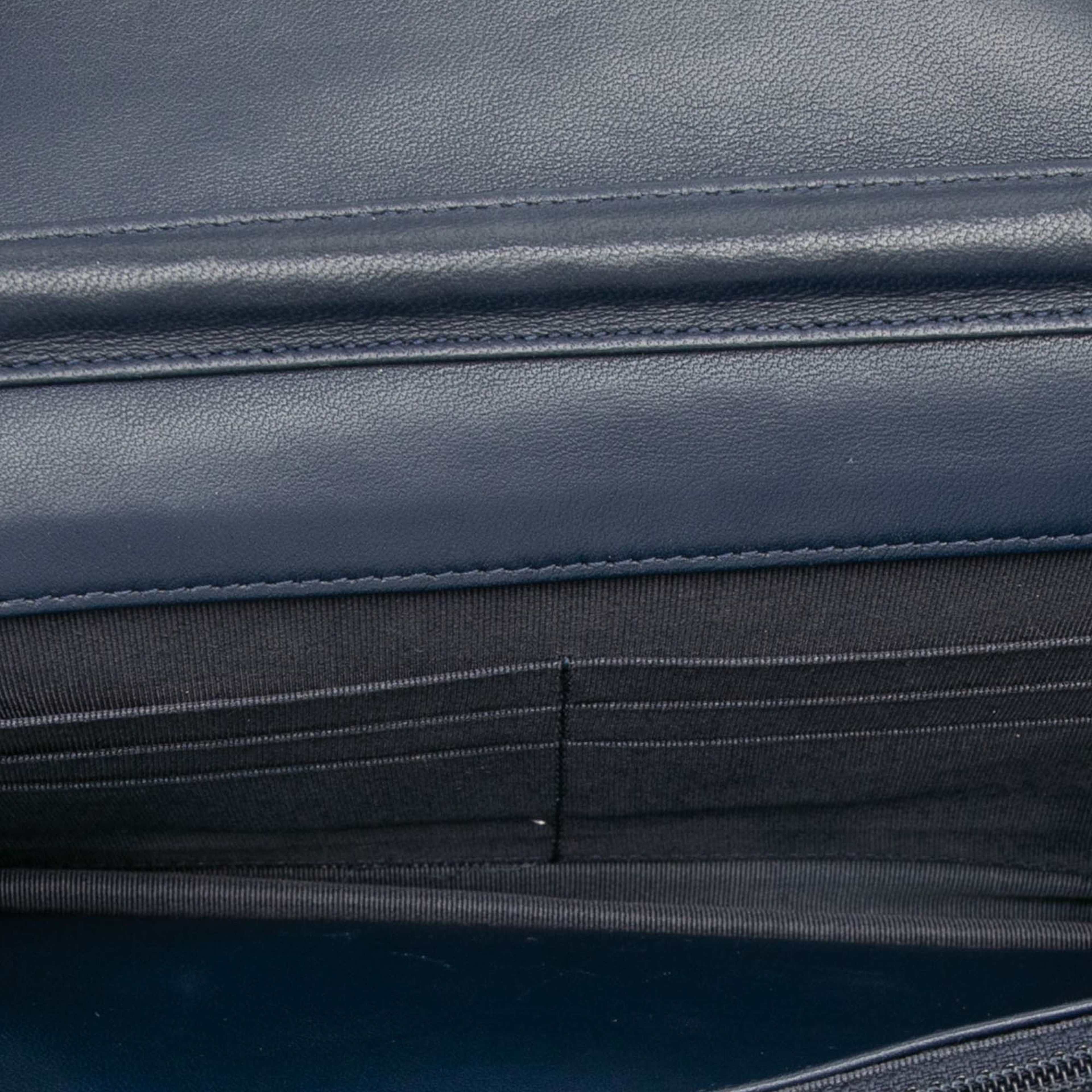 Chanel Cc Quilted Lambskin Wallet On Chain, från Luxclusif, i färgen navy. Klicka för att öppna bilden i stort format