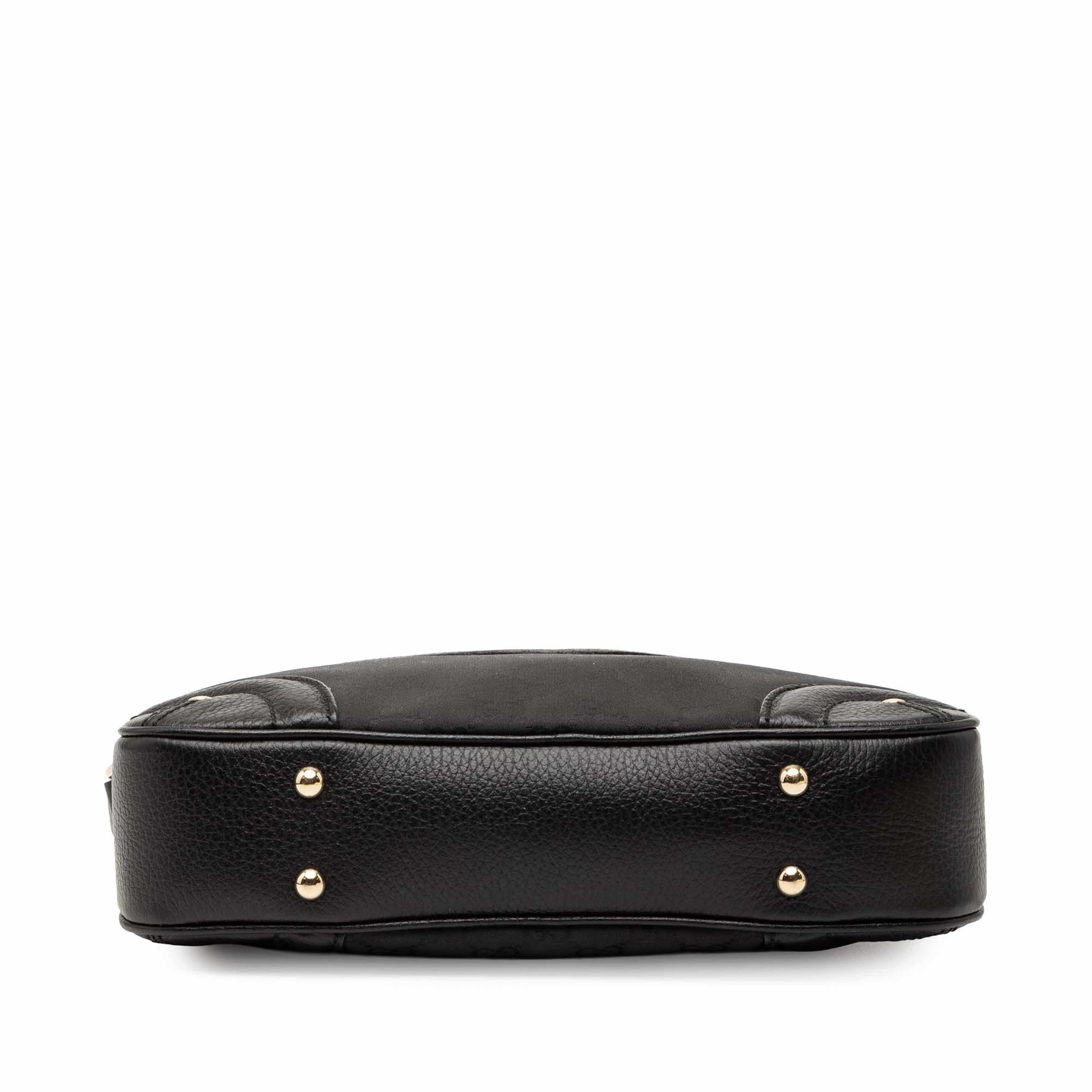 Gucci Gg Nylon Crest Shoulder Bag, från Luxclusif, i färgen black. Klicka för att öppna bilden i stort format