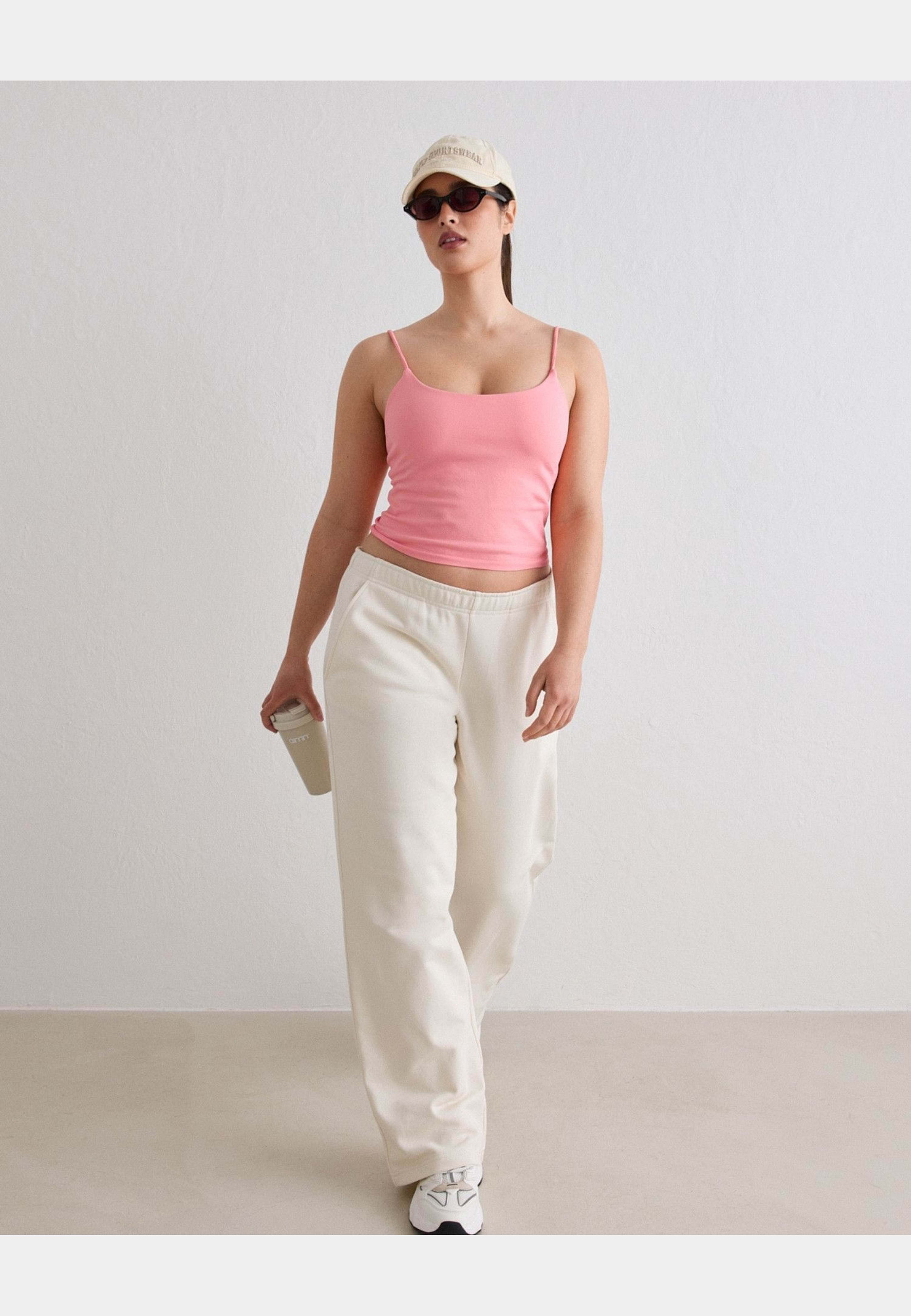 Shape Seamless Strap Singlet, från aim'n, i färgen blush. Klicka för att öppna bilden i stort format