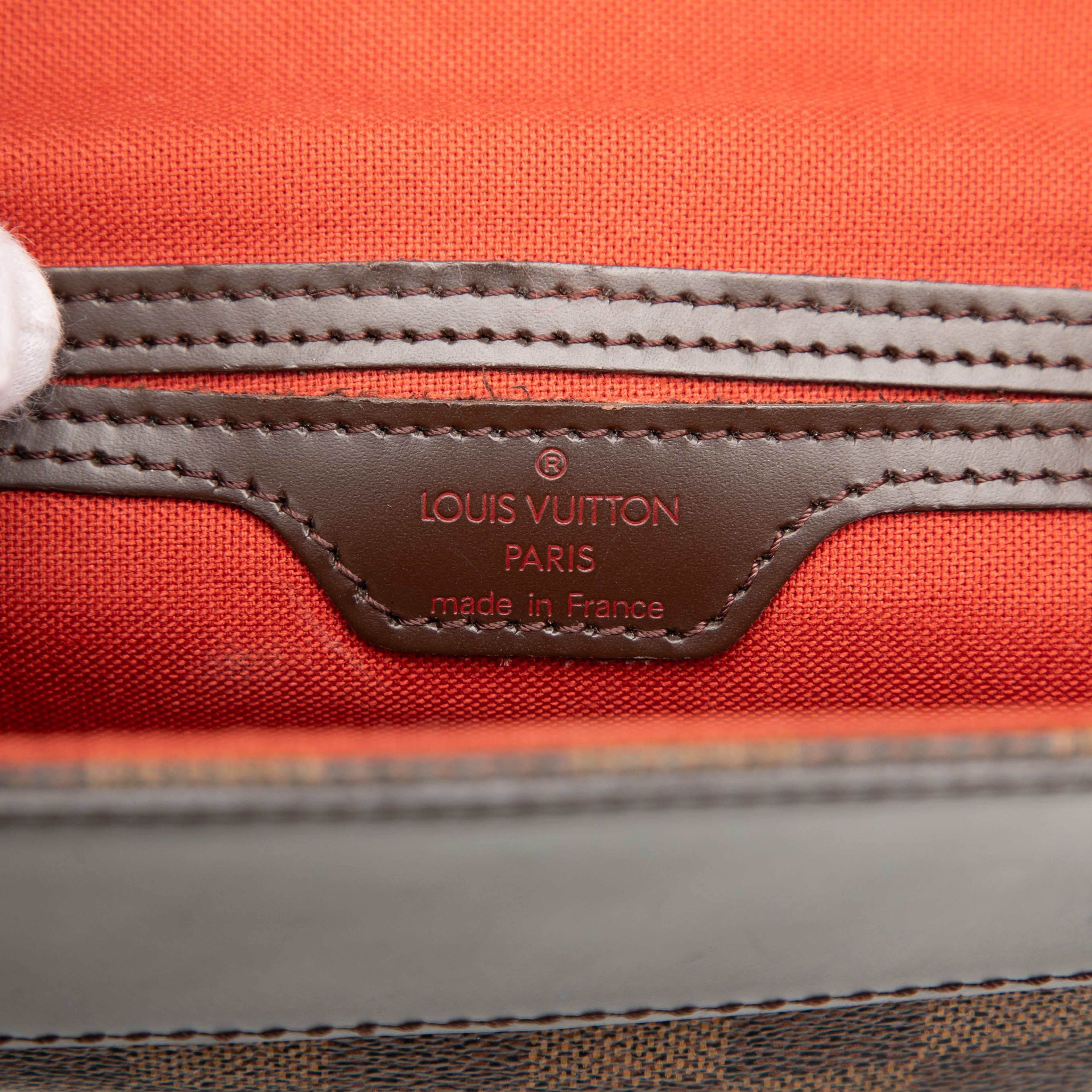 Louis Vuitton Damier Ebene Soho, från Luxclusif, i färgen brown. Klicka för att öppna bilden i stort format