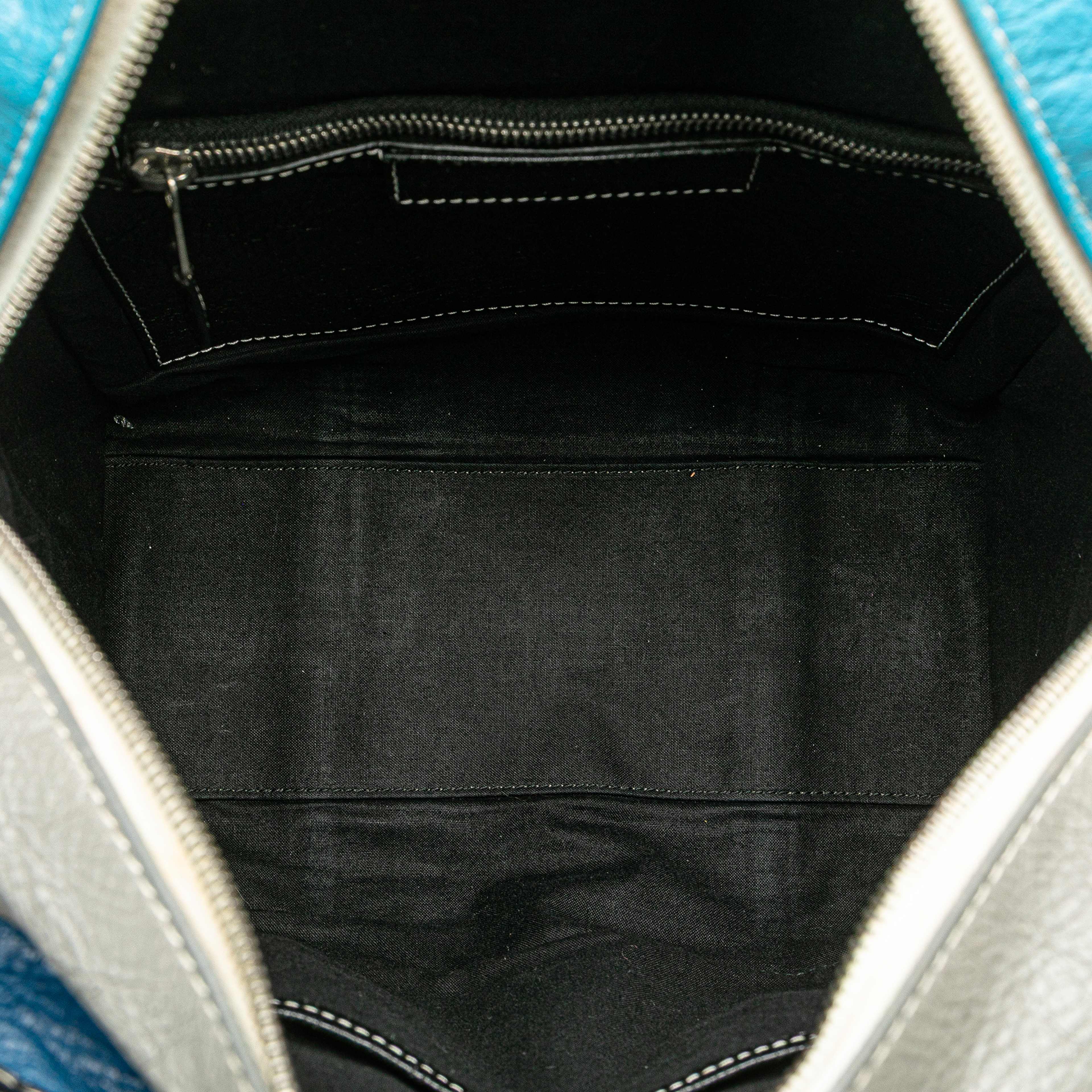 Balenciaga S Lambskin Bazar Shopper Satchel, från Luxclusif, i färgen aqua. Klicka för att öppna bilden i stort format