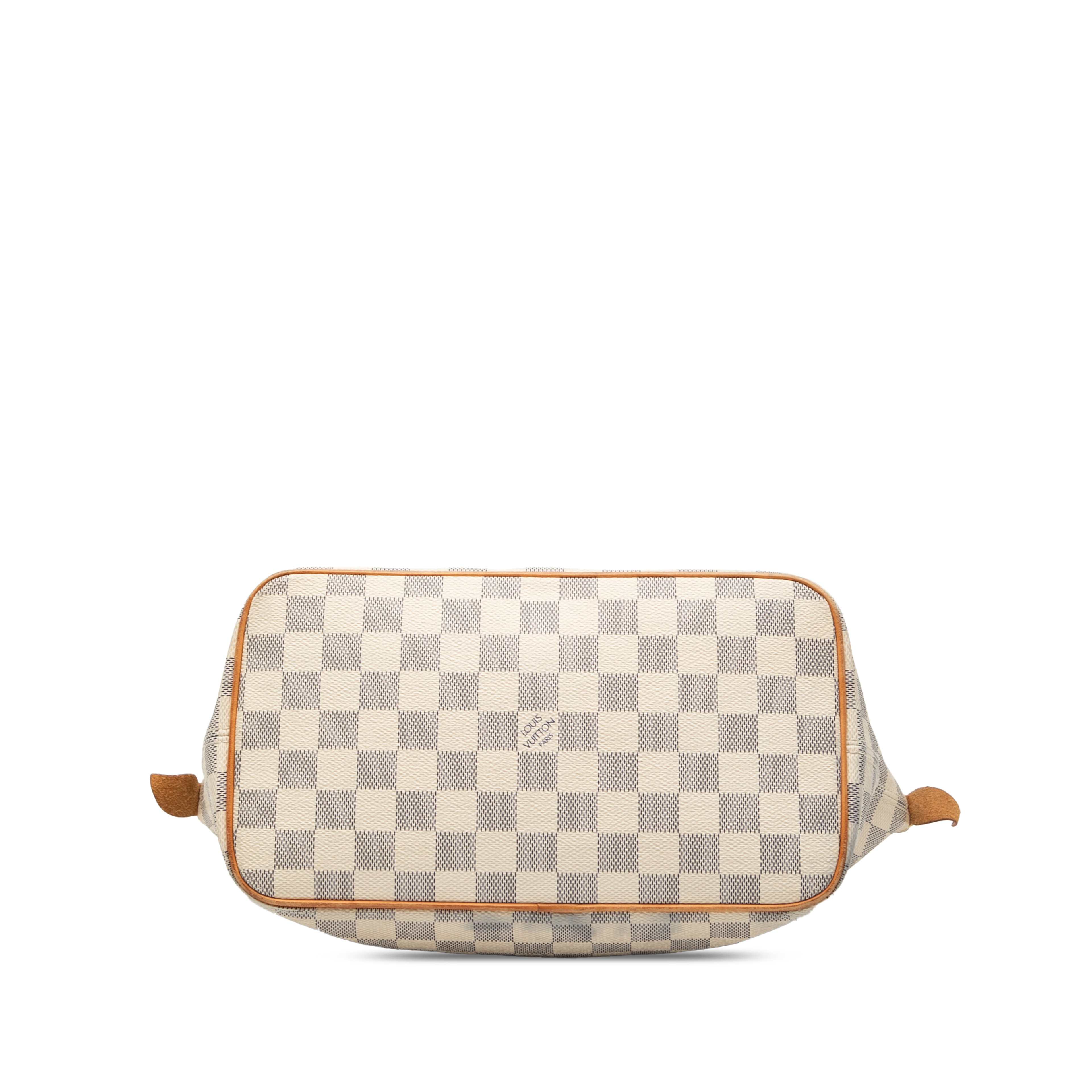 Louis Vuitton Damier Azur Saleya Pm, från Luxclusif, i färgen white. Klicka för att öppna bilden i stort format
