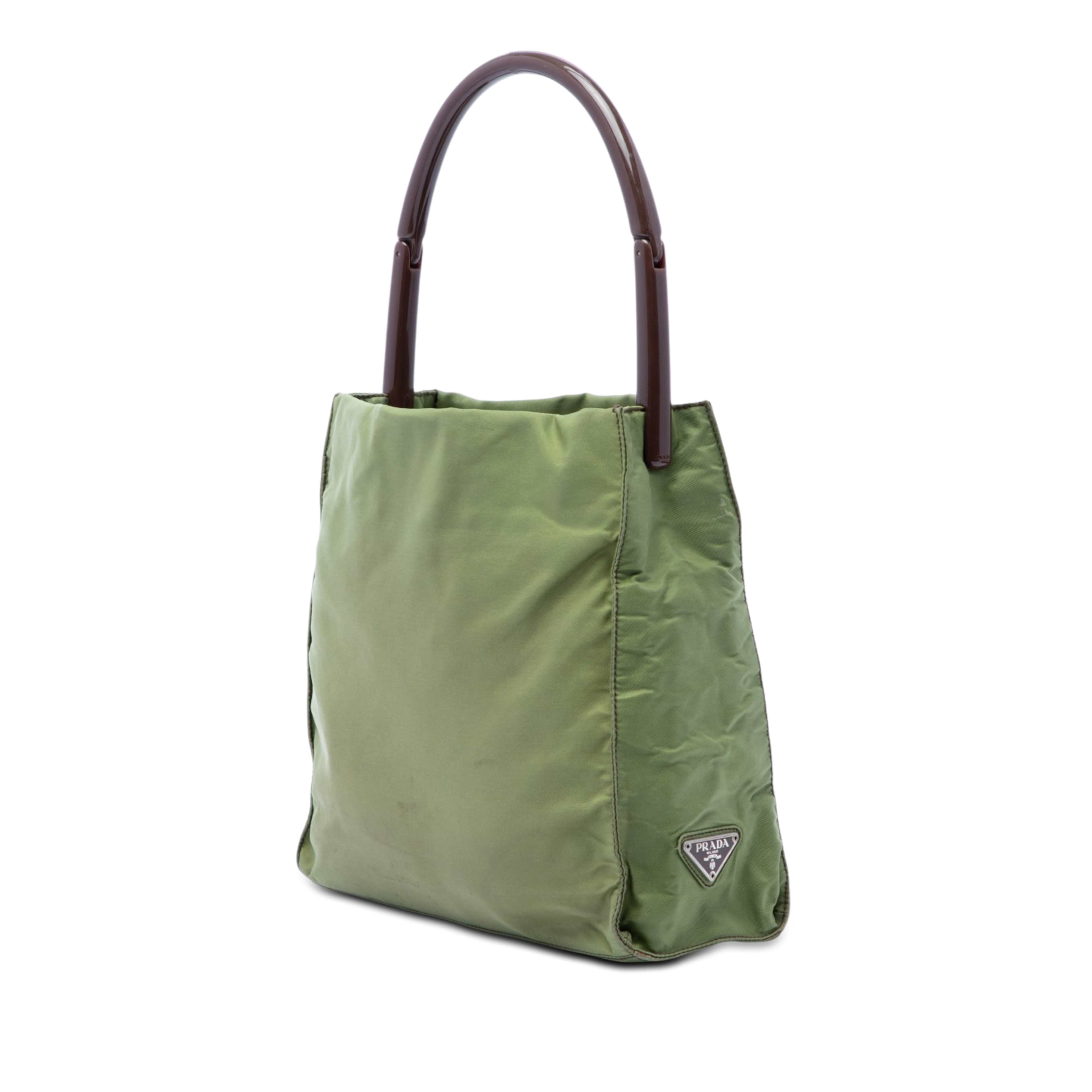 Prada Tessuto Enamel Top Handle Bag, från Luxclusif, i färgen grön. Klicka för att öppna bilden i stort format